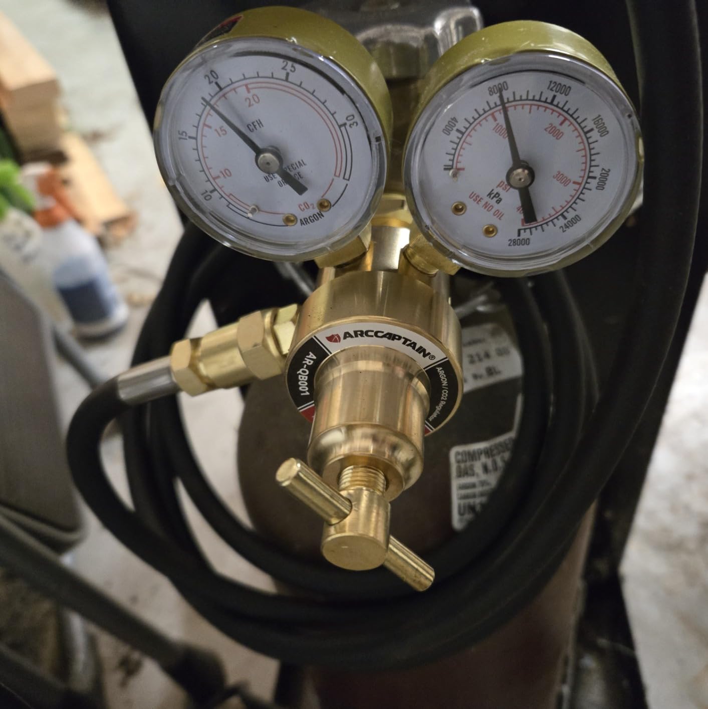 ARCCAPTAIN Argon/CO2/Helium Regulator with 8.2FT Inert Gas Welding Hose | 0-4000 PSI, 0-30+ CFH, CGA580 Inlet Connection, Welding Regulator for MIG and TIG customer photo 2