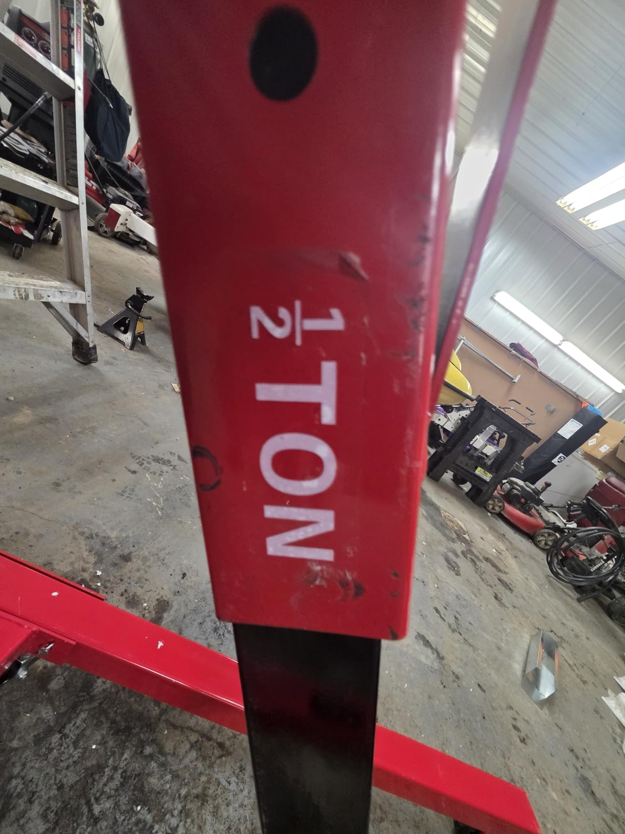 2 Ton Engine Hoist Foldable Cherry Picker, Heavy Duty Engine Lift Hoist | 4400 lbs Foldable Hydraulic Shop Crane w/Telescopic Boom & 6 Swivel Casters for Auto Repair Garage Workshop (Red) customer photo 1