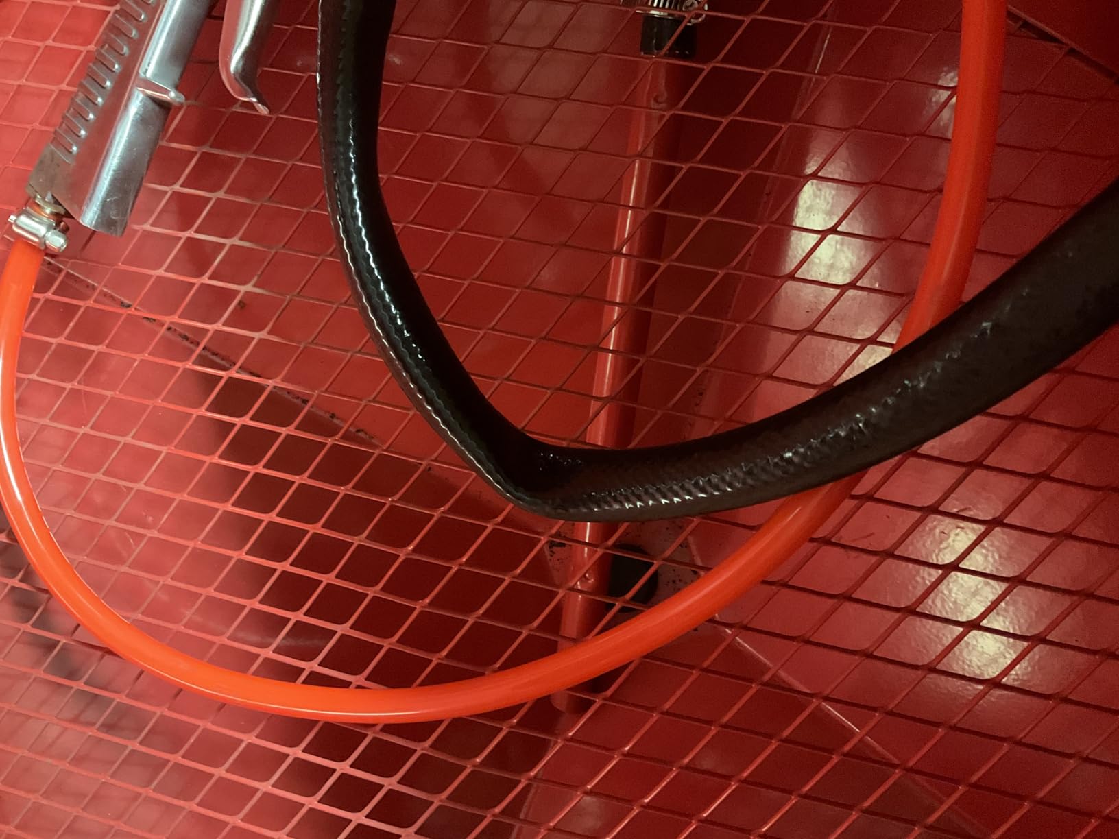 90 Gallon Sandblasting Cabinet,Red customer photo 2