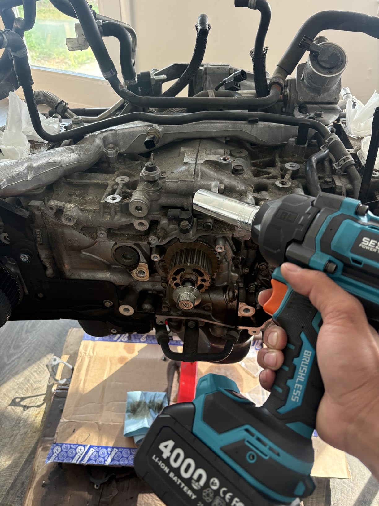 Seesii Impact Wrench 886Ft-lbs/1200N.m, 1/2 High Torque Impact Gun with 2x 4.0Ah Battery, 5 Sockets (Cordless, for Lug Nuts) customer photo 2