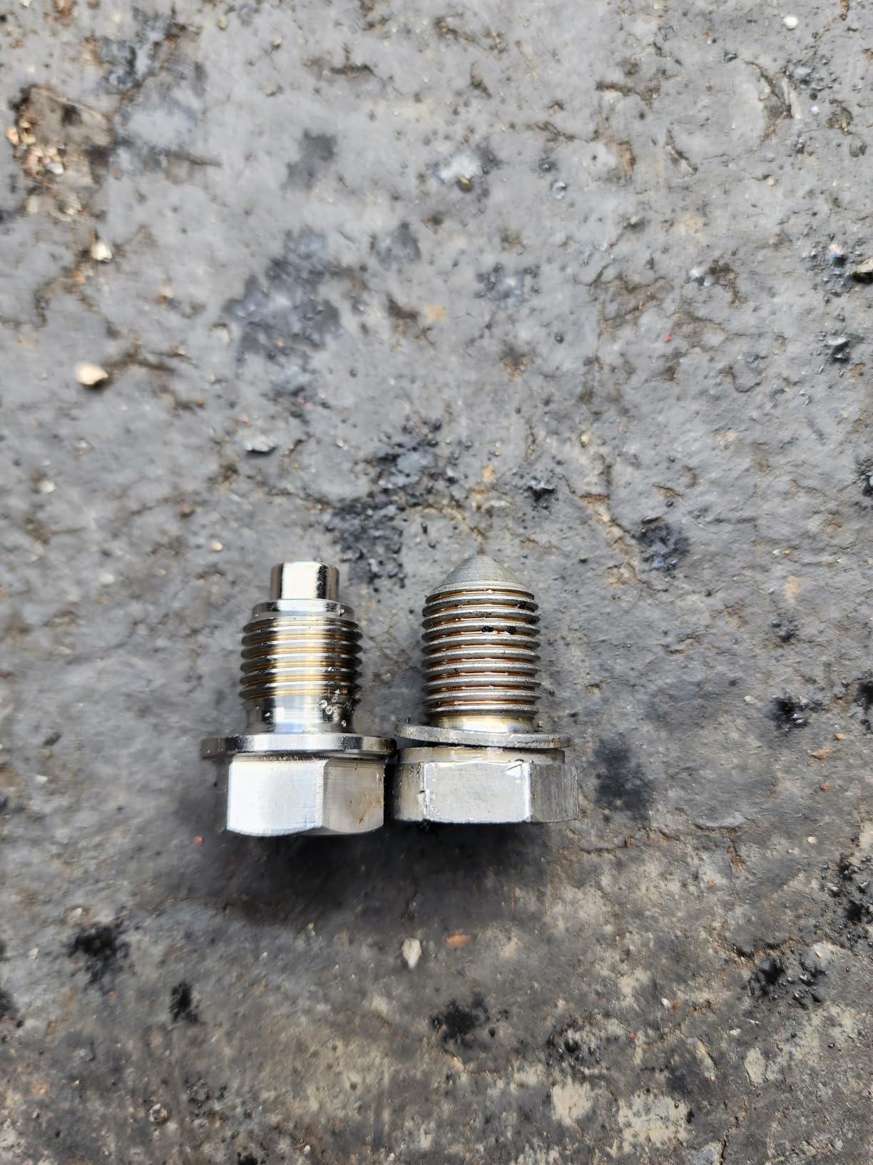 M14x1.5 Magnetic Oil Drain Plug, Magnetic Stainless Steel Oil Pan Drain Nut Bolt with 5PCS Copper Crush Washer Anti Leakage, Universal Leak-proof Replacement,Fits Most Cars,Motorcycles,Boats customer photo 1