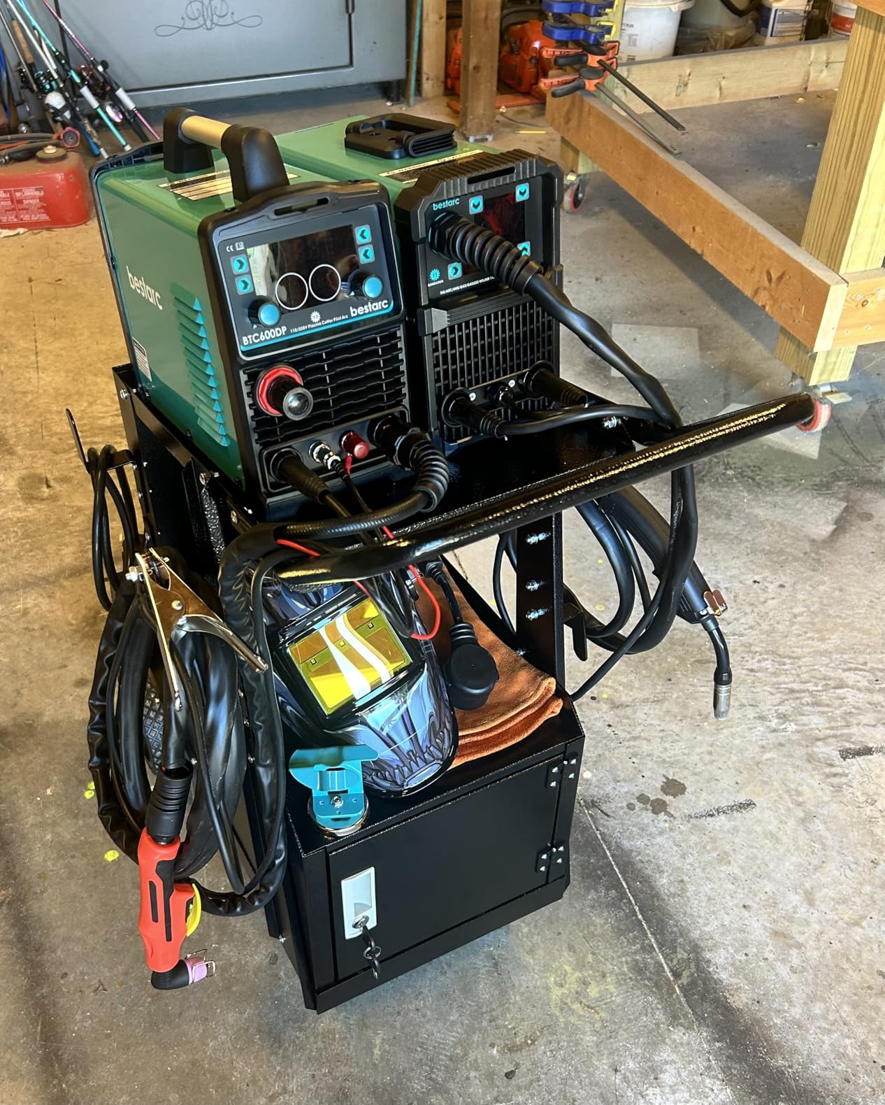 VEVOR Welding Cart, 2 Drawers Welder Cart Heavy Duty with Anti-Theft Lockable Cabinet, 350LBS Static Weight Capacity, 360° Swivel Wheels, Tank Storage Safety Chains for MIG TIG Welder, Plasma Cutter customer photo 1