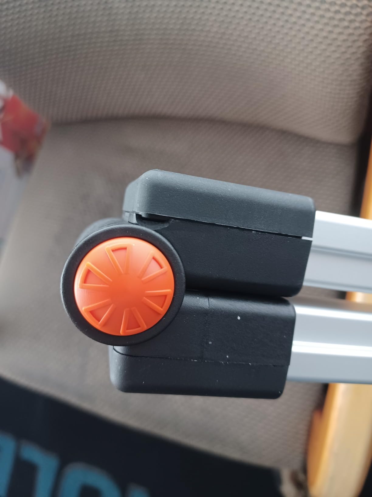 VEVOR Underhood Work Light, 2300LM, Rechargeable Bright LED Light, Portable Cordless Mechanic Work Light Bar with Hooks, for Car Repairing Inspection Garage Workshop Length: 53 to 65.5 inches customer photo 1