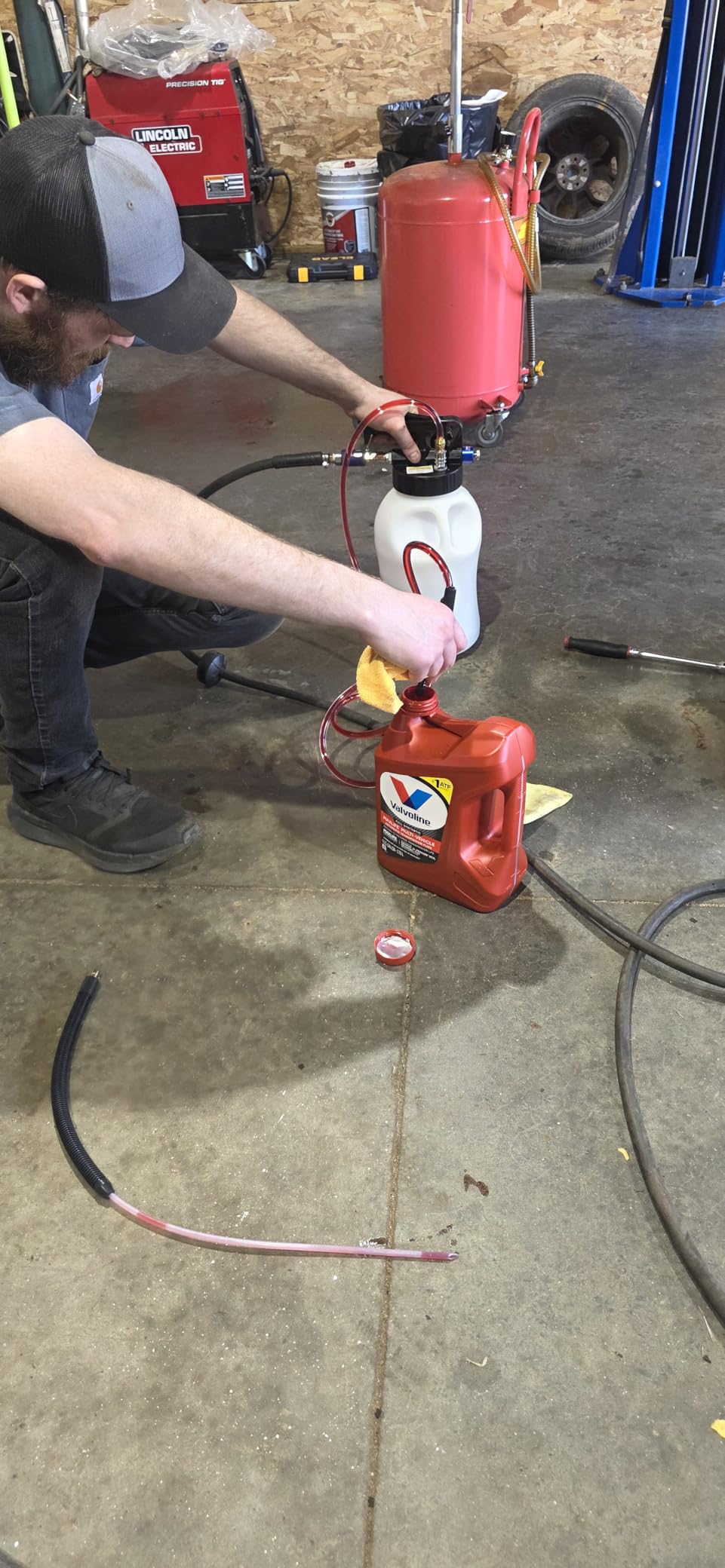 FOUR UNCLES 10L Pneumatic Transmission Fluid Pump with ATF Adapters | 10L Large Capacity, Air Powered Filling, ATF Adapter Kit, Professional Service, Workshop Ready customer photo 1