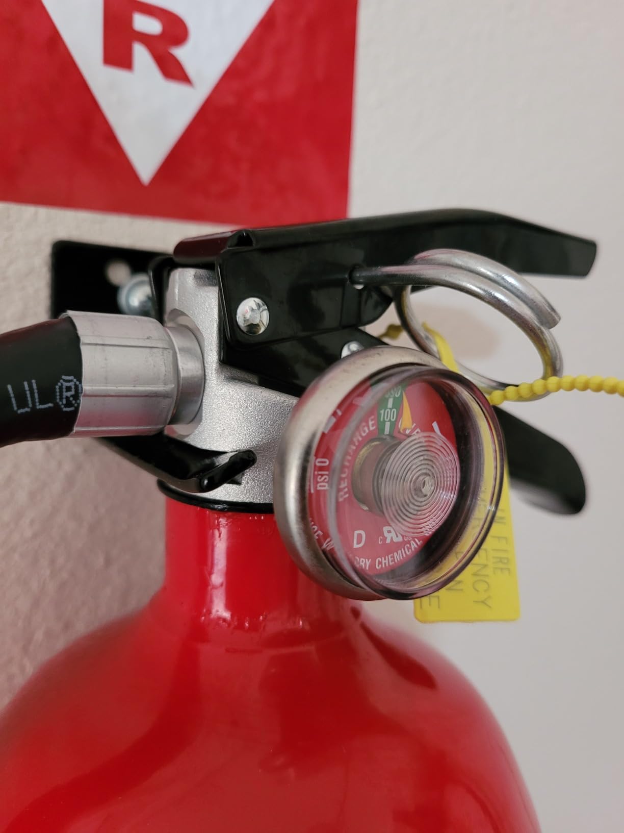 Kidde Pro 210 Commercial Fire Extinguisher, 2-A:10-B:C, PRO-4MP-1, 1 Pack | Rechargeable and Reusable Extinguisher for Small to Medium Common, Flammable Liquid, & Electrical Fires, 4 lb. Dry Chemical customer photo 1