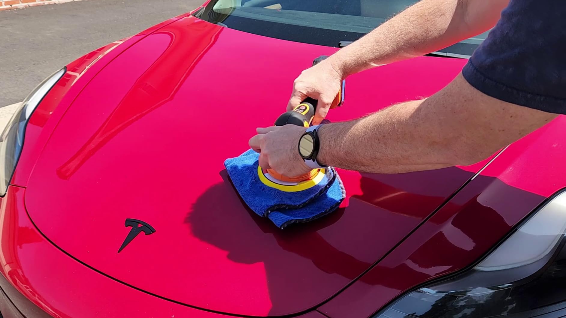 Cordless Car Buffer Polisher w/ 2x2000mAh 21V Batteries, Red customer photo 1