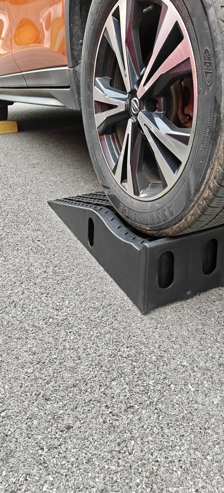 Amazon Basics Low Profile Car Ramps for Oil Changes & Home Garage Lifts, 3,250 Lbs Capacity Per Ramp, Textured Traction Surface, Black, 2-Pack customer photo 2