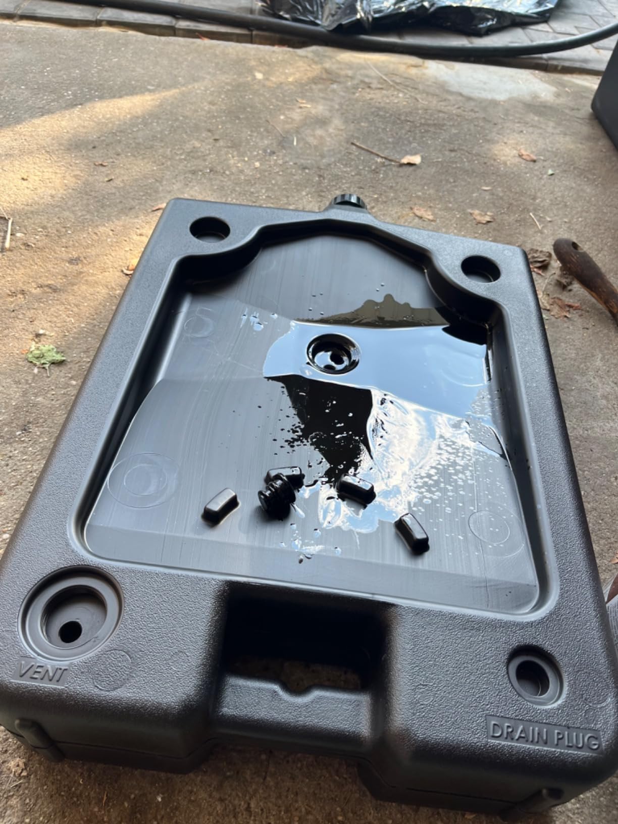 CHAPIN 16-Quart Oil Drain Pan, Splash-Free Design for Clean Changes | Recycled polymer build for home auto care customer photo 1