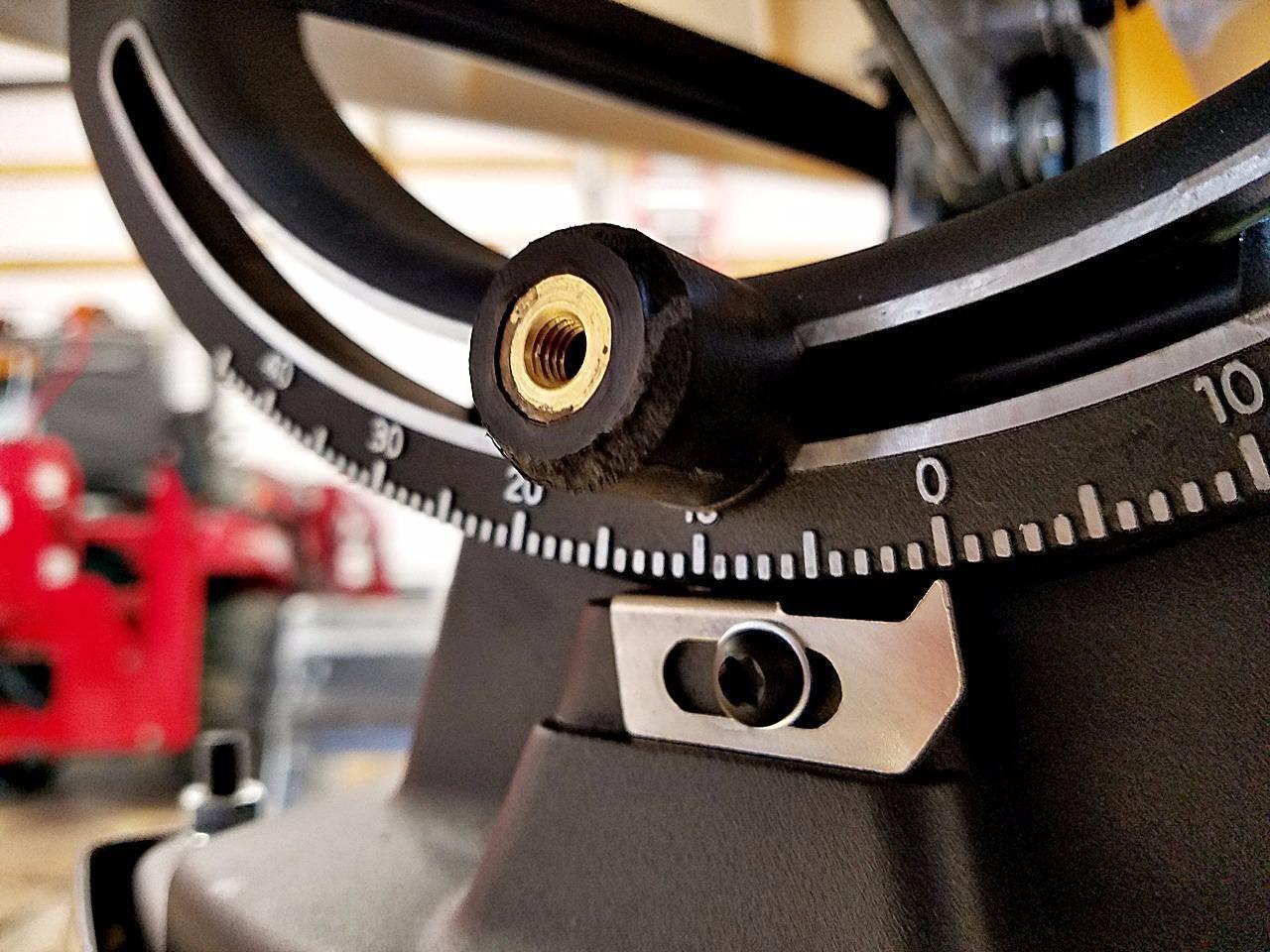 DEWALT Scroll Saw, 1.3 Amp, 20 in Steel Blade, With Variable-Speed Trigger, For Precise Cuts (DW788) customer photo 1