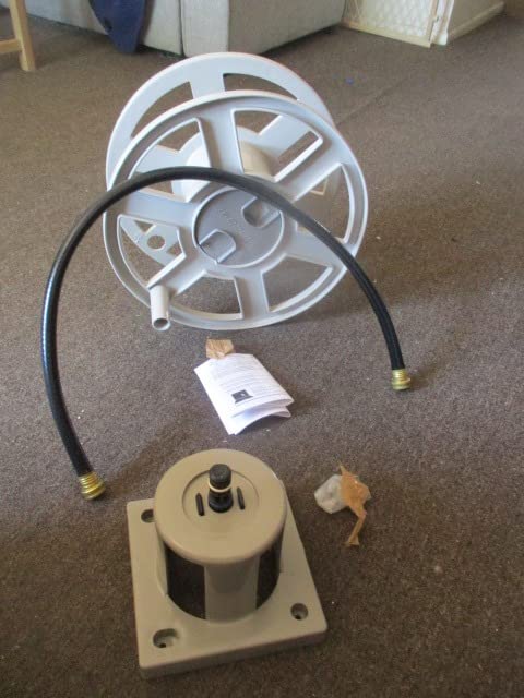 Suncast Sidewinder Wall Mount Garden Hose Reel, 100 Feet Capacity for 5/8 Inch Standard Vinyl Hosepipe, Light Taupe – Resin Water Line Holder for Lawn, Gardening and Outdoor Watering customer photo 2