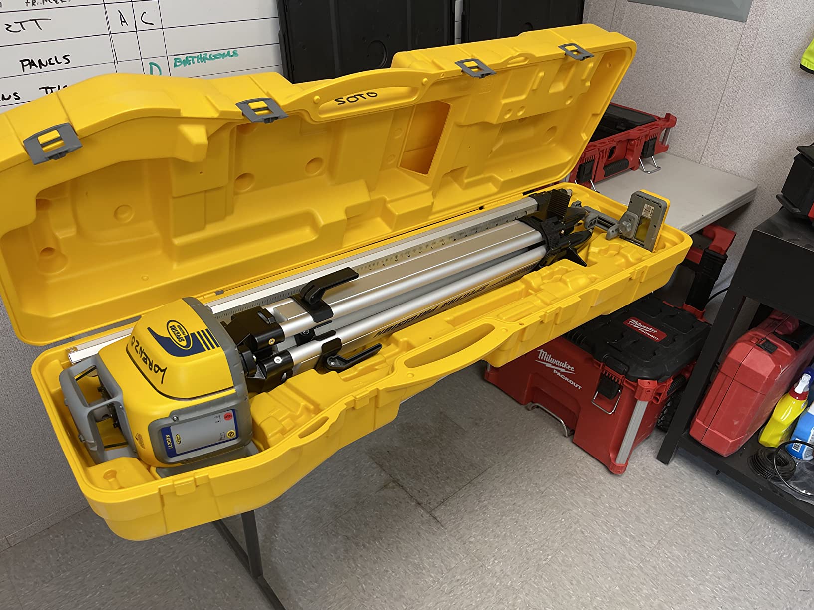 Spectra Precision LL300N-1 Rotary Laser Level Kit inc Tripod & Rod Alkaline customer photo 1