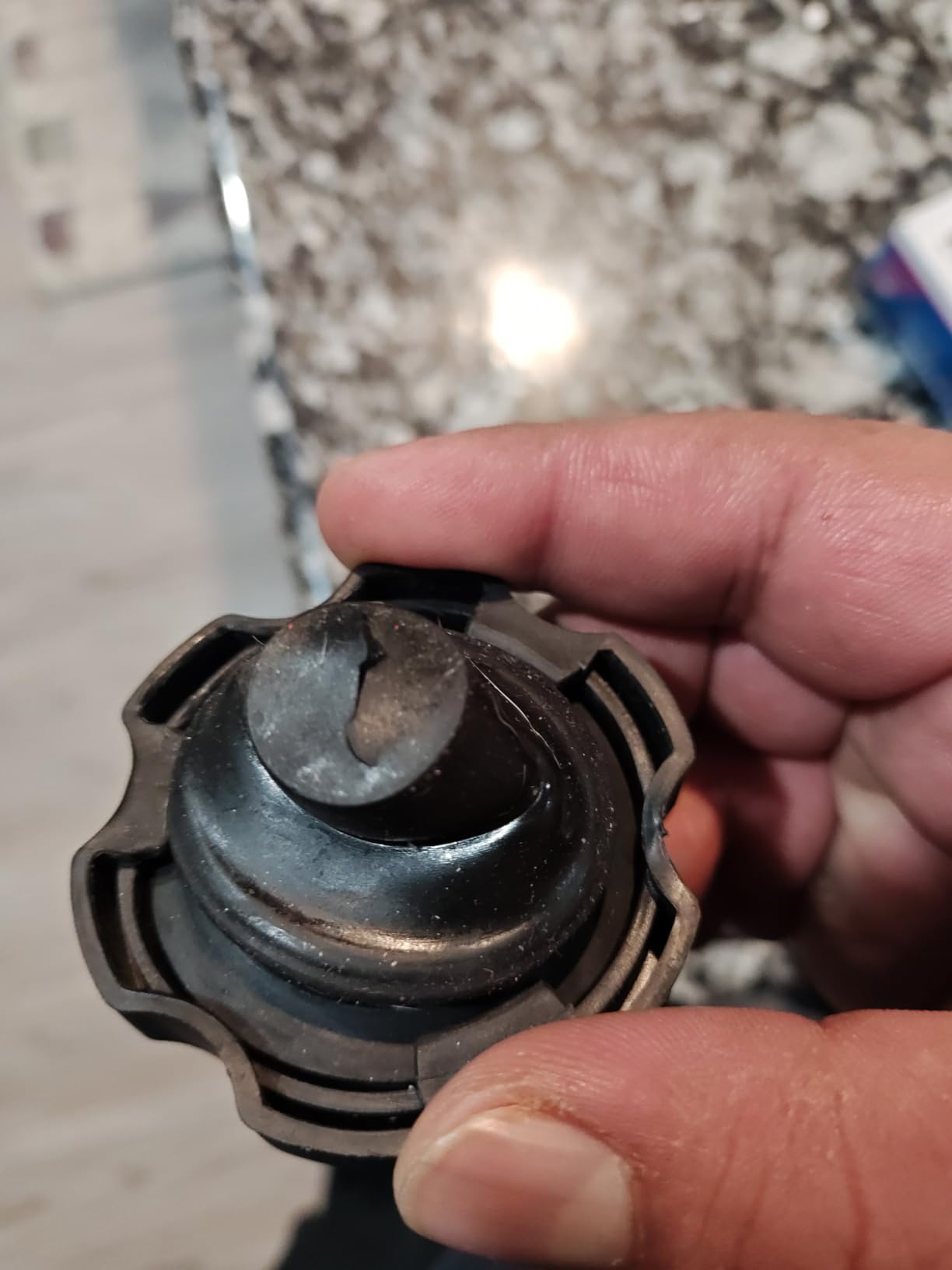 ACDelco GM Original Equipment RC98 (15075118) 15 P.S.I. Radiator Surge Tank Cap customer photo 2