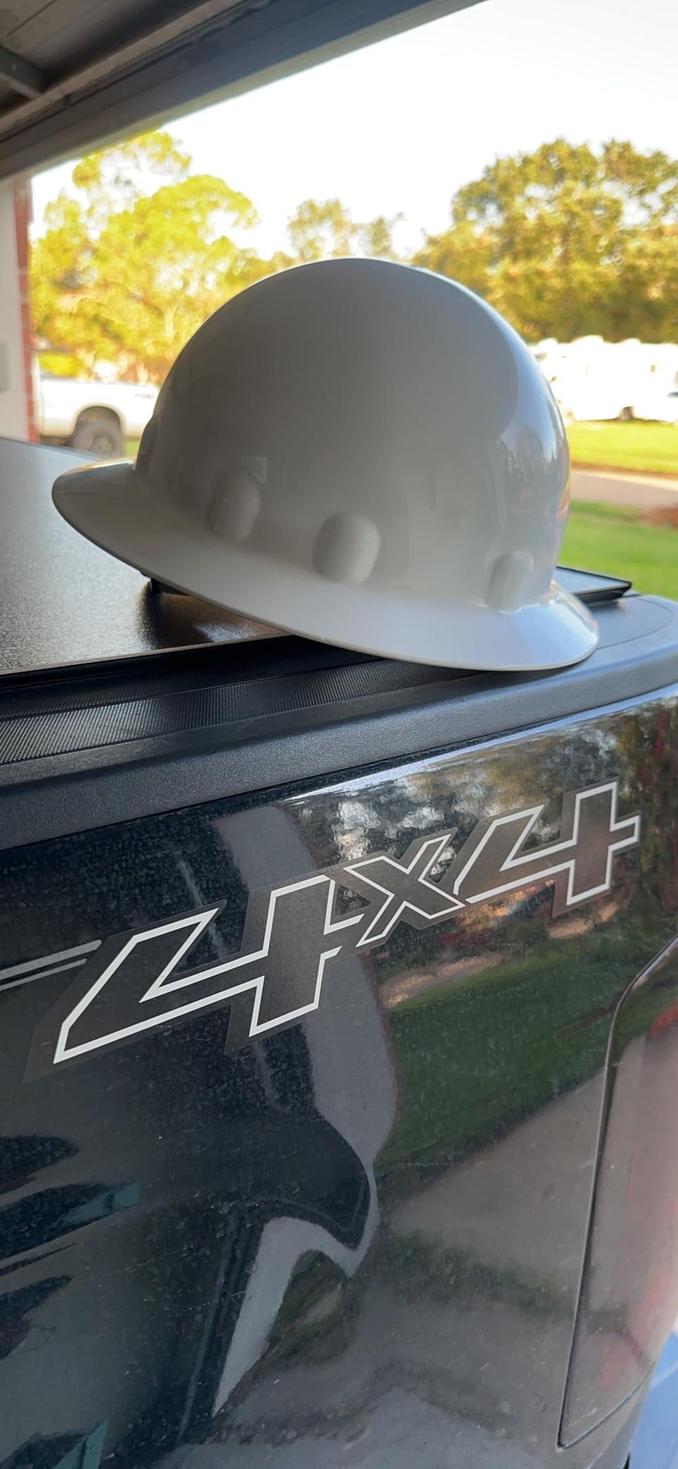 Fibre-Metal SuperEight Thermoplastic Full Brim Hard Hat with 8-Point Ratchet Suspension, White (E1RW01A000) customer photo 2