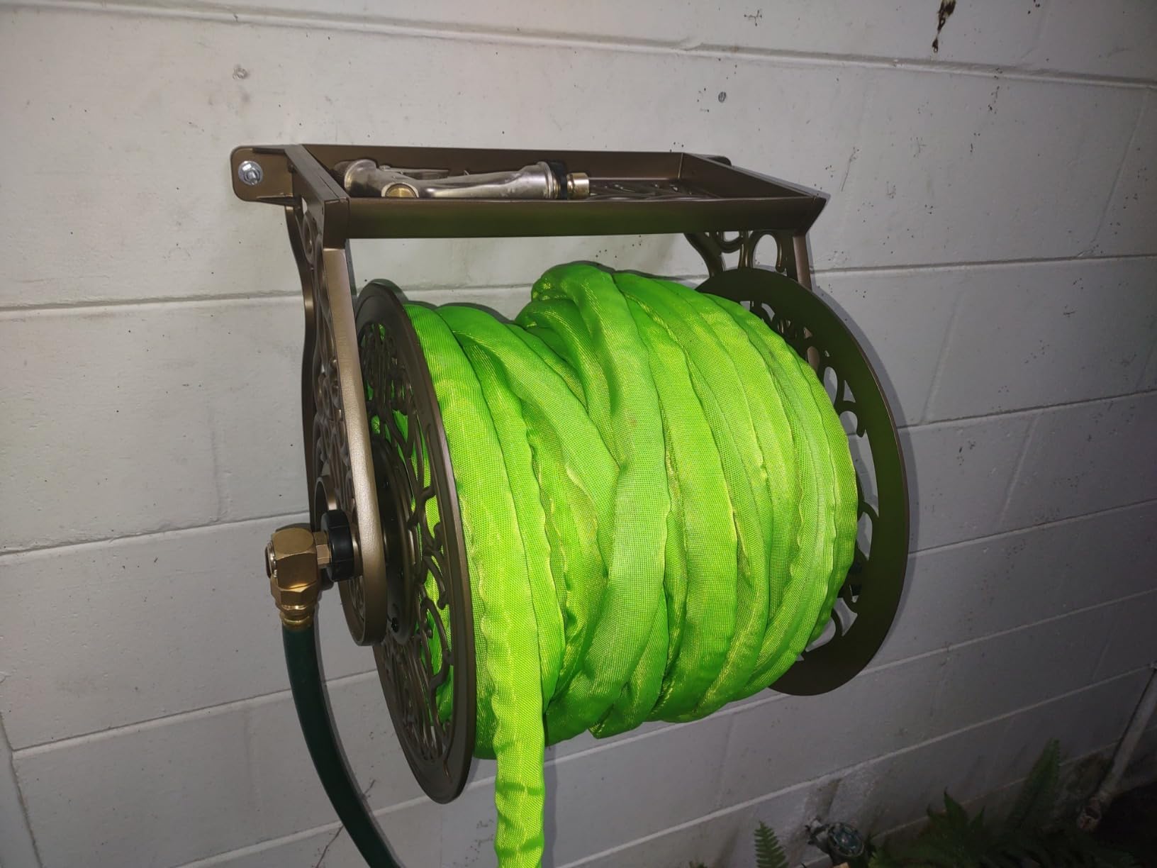 Liberty GARDEN 704 Decorative Cast Aluminum Wall Mount Garden Hose Reel, Holds 125-Feet of 5/8-Inch Hose - Bronze customer photo 1