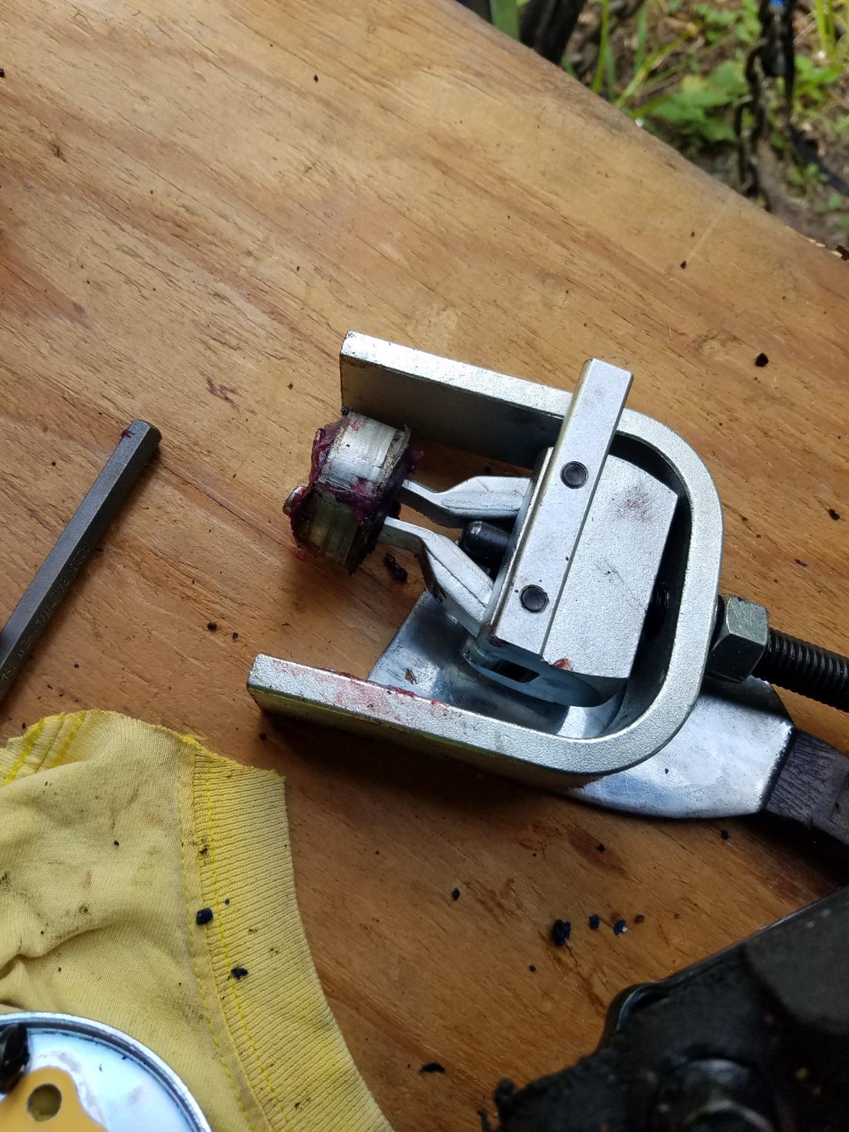 Powerbuilt Pilot Bearing Puller, Remove Bearings and Bushings, Foreign and Domestic Car Repair, Storage Case - 648619, Silver customer photo 1