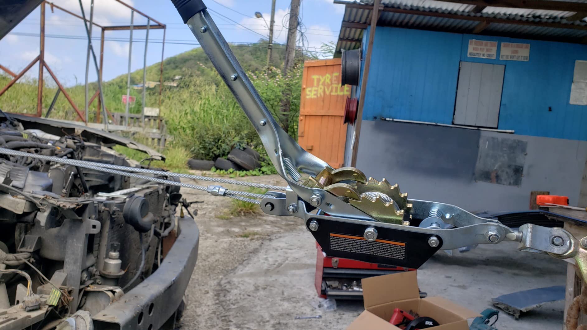 BIG RED T32052 Torin Come Along Winch, 2 Ton (4,000 lbs) Pulling Capacity, 11ft Steel Cable,2 Hooks, Heavy Duty Power Puller Tool with Dual Gears,Hand Winch Cable, Automotive Hoist Winch Puller,Black customer photo 1