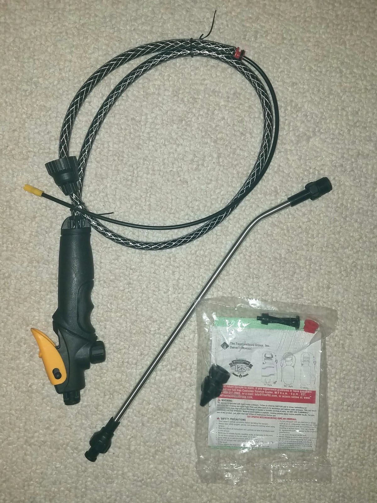 Roundup 190260 2-Gallon Lawn and Garden Sprayer for Controlling Insects and Weeds or Cleaning Decks and Siding customer photo 1