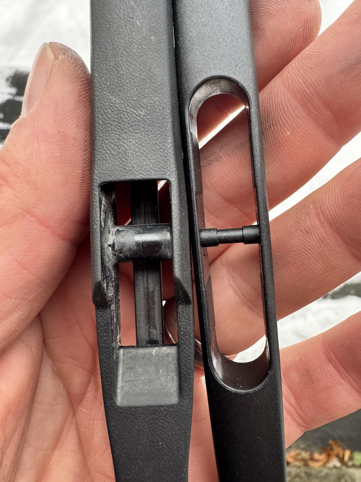 BOSCH H402 Original Equipment Specialty Rear Wiper Blade; Designed for Direct Replacement of OEM Production Specifications - 16