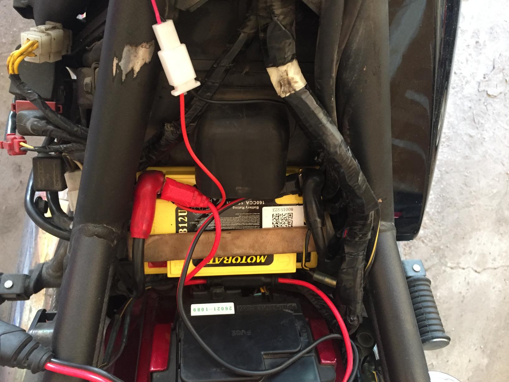 MotoBatt MB12U (12V 15 Amp) 160CCA Factory Activated QuadFlex AGM Battery Large customer photo 2