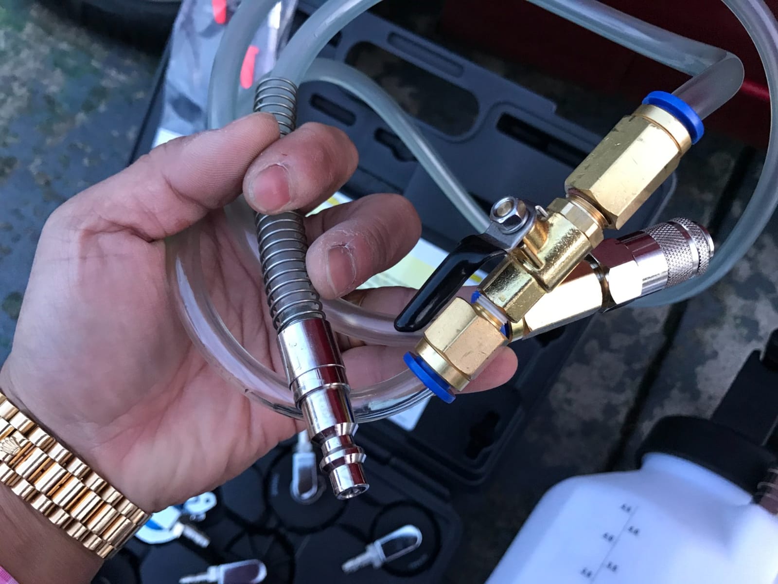 Mityvac MV6840 Hydraulic Brake and Clutch Pressure Bleeding System, Includes Seven (7) Master Cylinder Adapters, 1.2 Gallon Reservoir, Quick-Change Connections Pressure Relief Valve, Storage Case customer photo 1