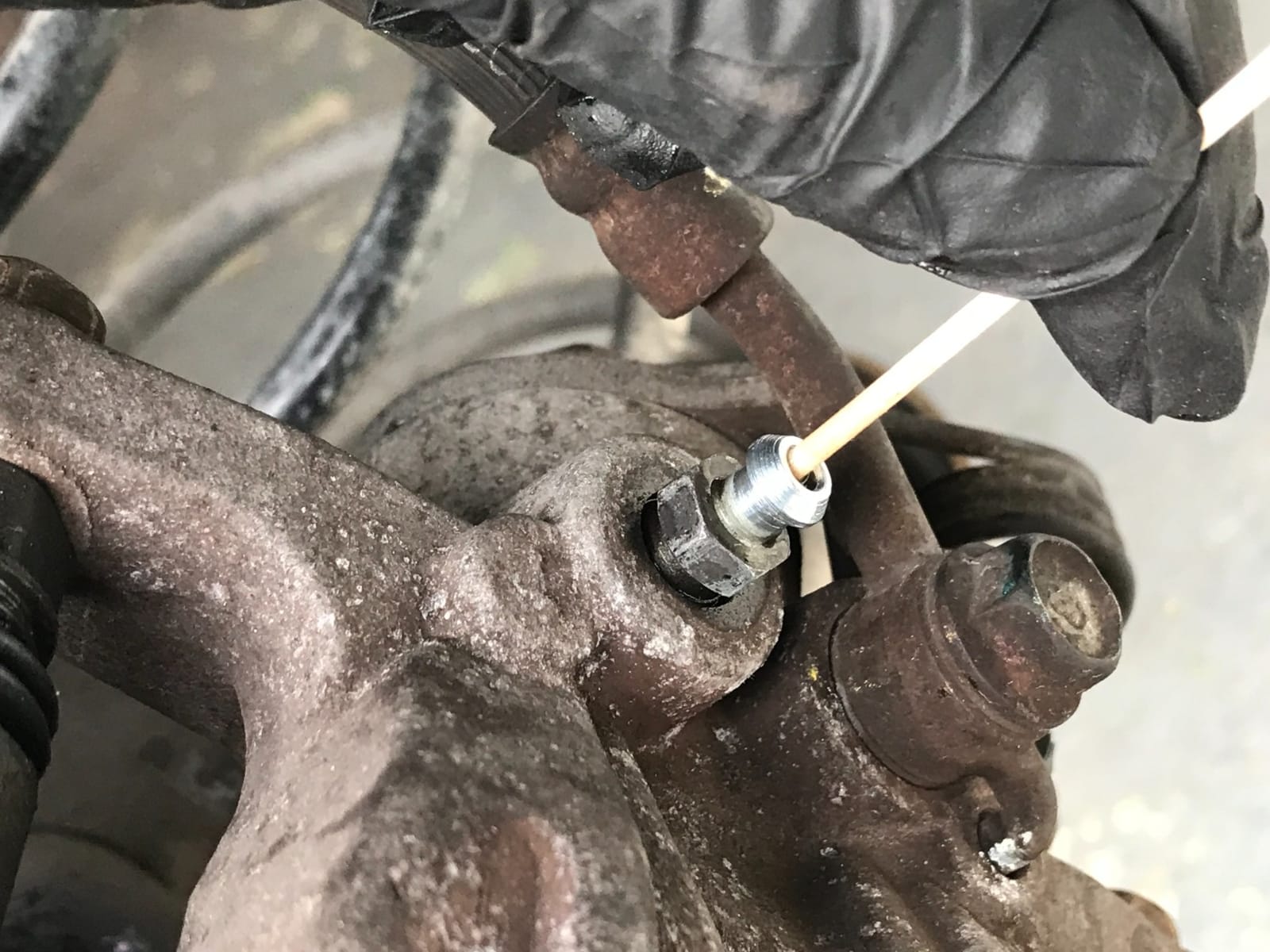 Mityvac MV6840 Hydraulic Brake and Clutch Pressure Bleeding System, Includes Seven (7) Master Cylinder Adapters, 1.2 Gallon Reservoir, Quick-Change Connections Pressure Relief Valve, Storage Case customer photo 2