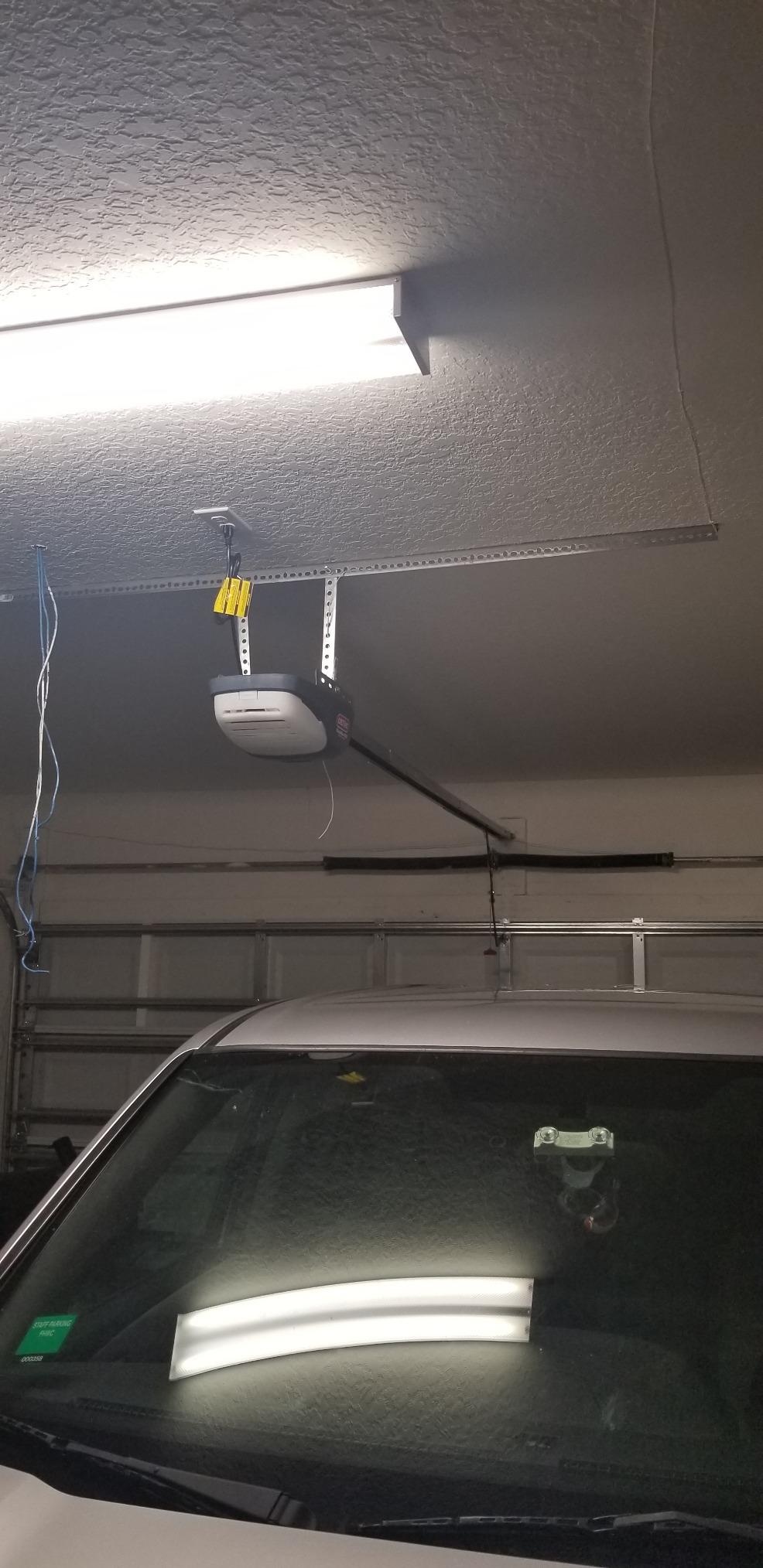 Genie ChainMax 1000 Garage Door Opener - Durable Chain Drive - Includes two 3-Button Pre-Programmed Remotes,Wall Console, Wireless Keypad, Safe-T-Beams - Model 3022-TKH, 140V DC Motor,Gray customer photo 2