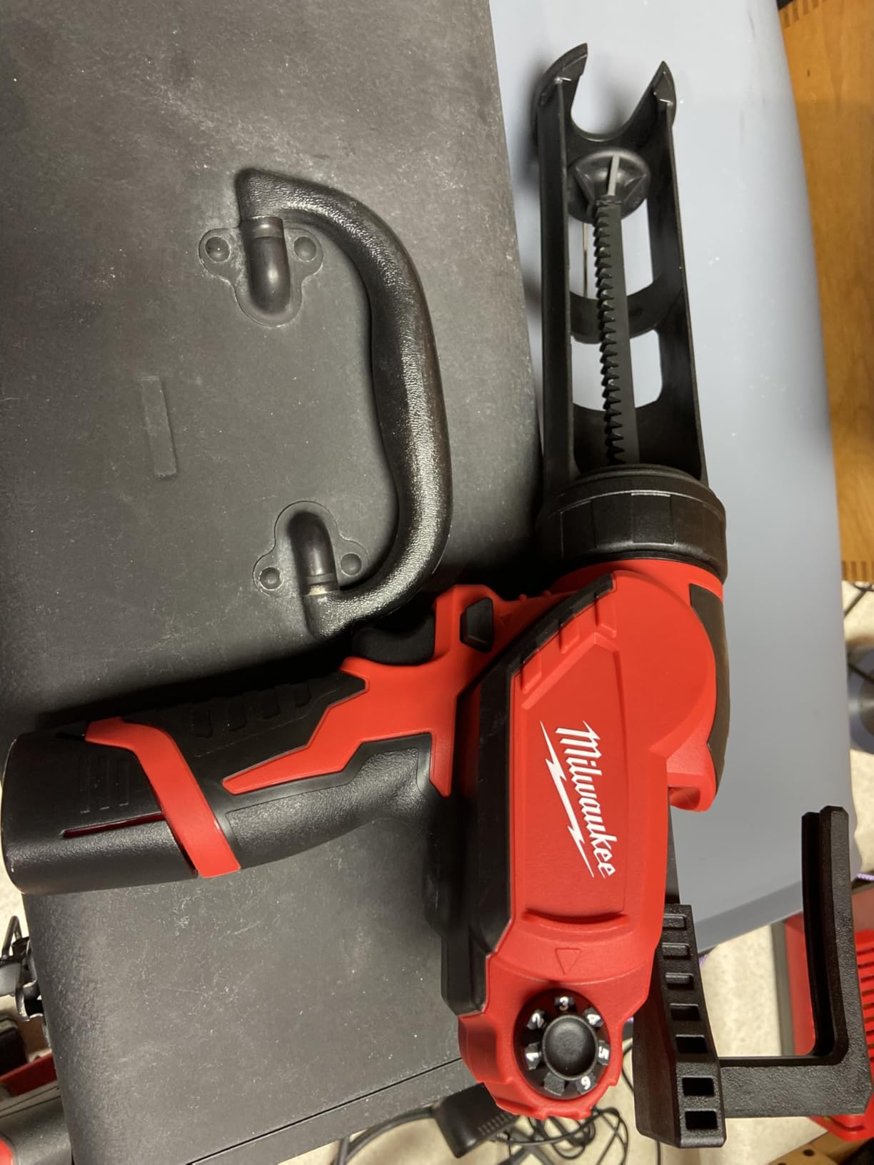 Milwaukee 2441-20 M12 10 oz Caulk Gun tool Only customer photo 1