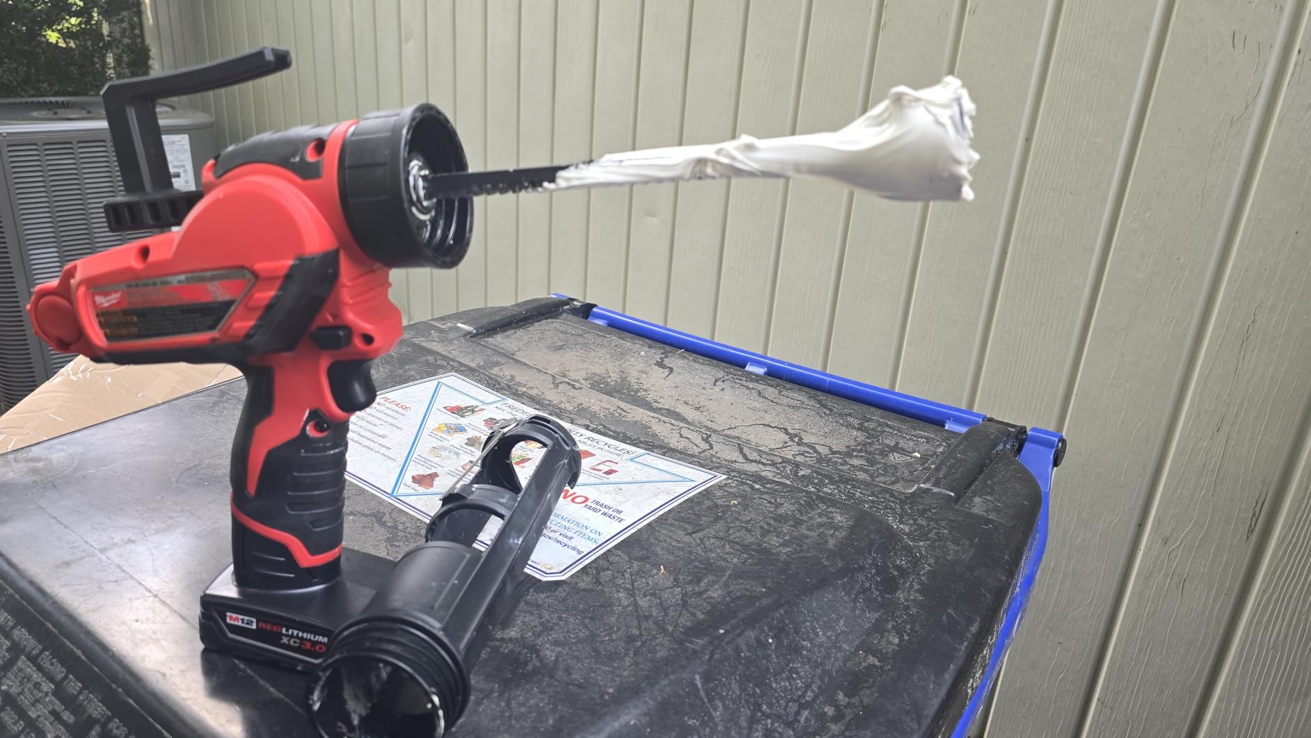 Milwaukee 2441-20 M12 10 oz Caulk Gun tool Only customer photo 2