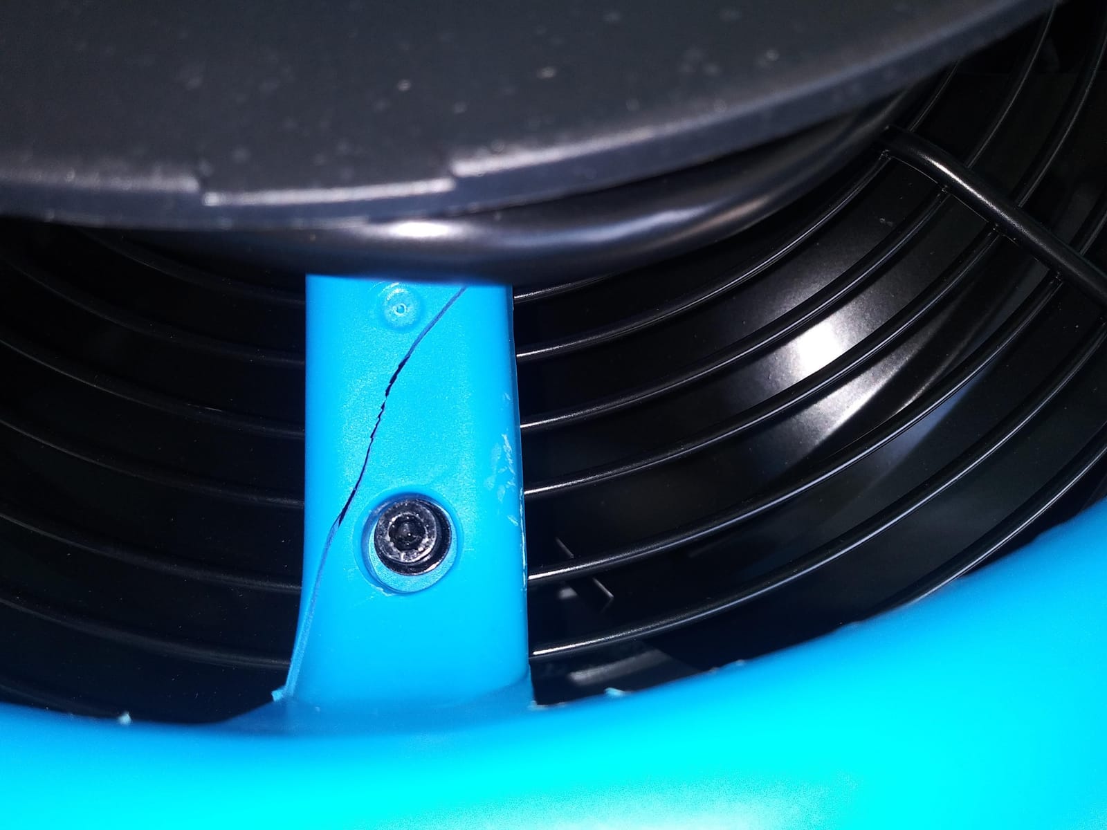 Dri-Eaz Dri-Pod Pro Omnidirectional Floor and Carpet Dryer, Ventilating Floor Dryer for Boats, RVs and Residential Use customer photo 2