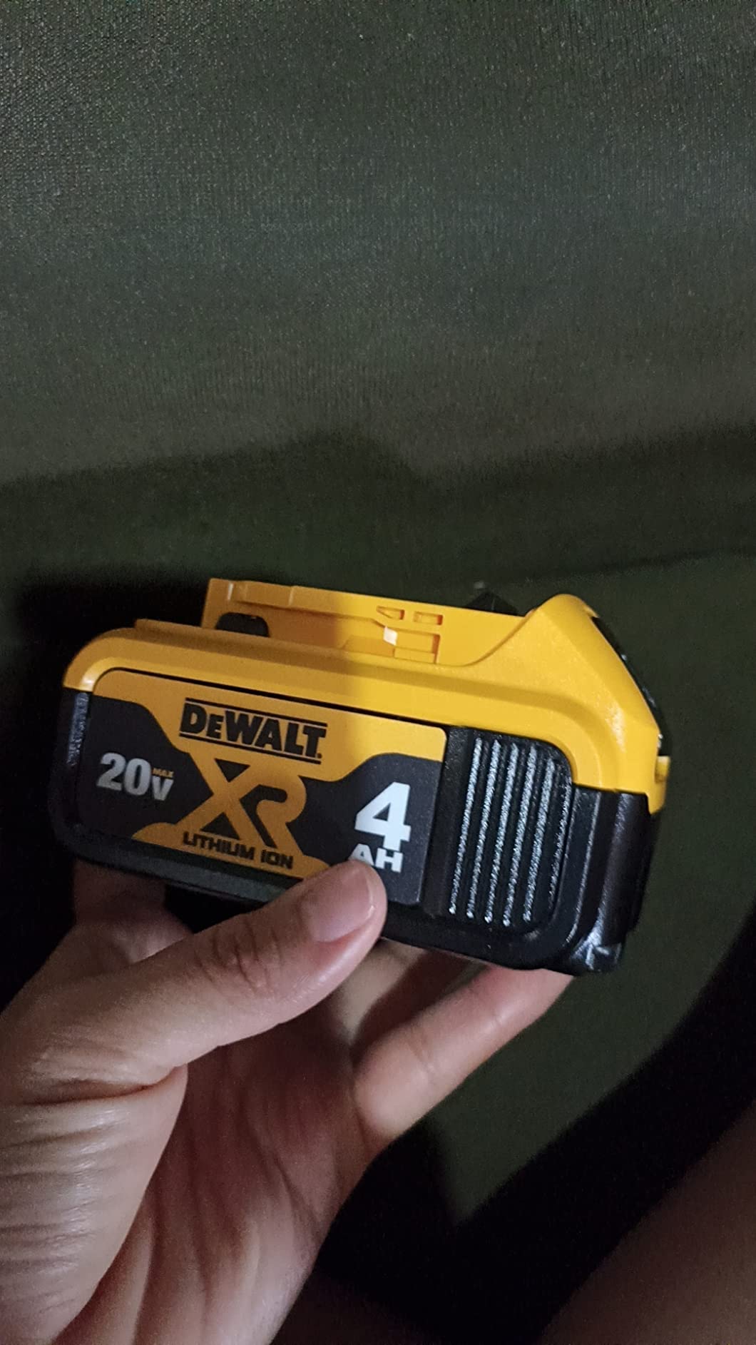 DEWALT 20V MAX Battery, Premium 4.0Ah (DCB204) customer photo 1