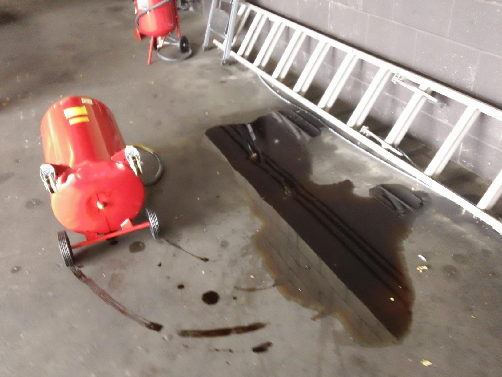 ARKSEN 20 Gallon Waste Oil Change Tank, Red customer photo 2