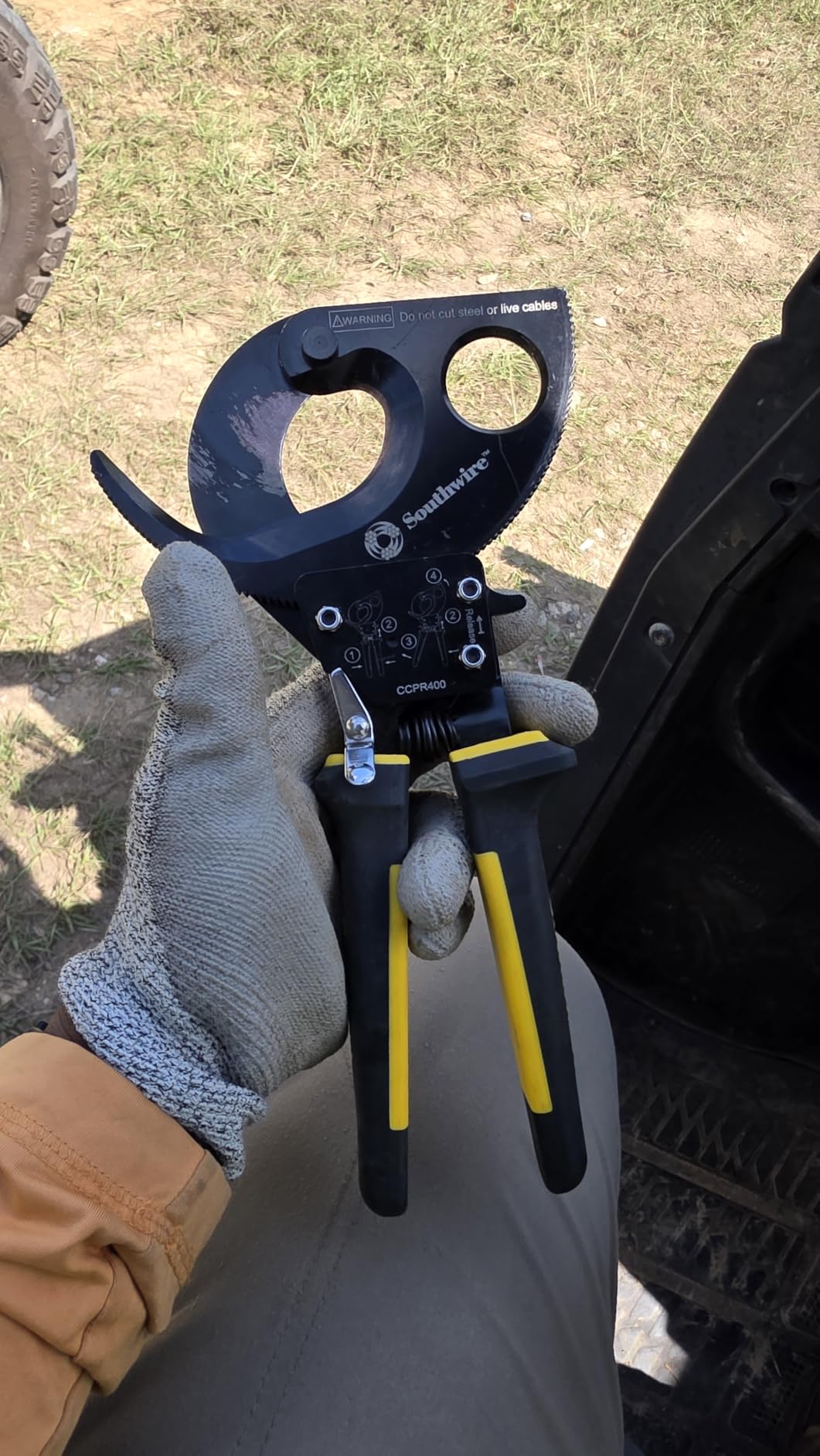Southwire Cable Cutter Tool - Ratcheting Action for Smooth, Controlled Cuts - Hardened Steel Blades - Molded Grip - Cuts Copper & Aluminum Wire - 750 MCM Capacity customer photo 2