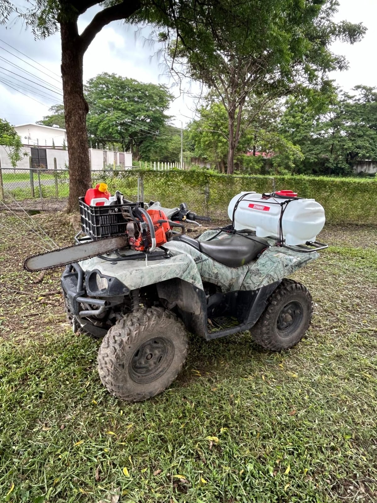 Chapin 97400E Made in the USA 25 Gallon ATV/UTV 12 Volt Mounted Spot Sprayer With 5 Inch Wide Mouth, High Performing 12 V Diaphragm Pump and Filtration System and 18 Inch Spray Wand, Translucent White customer photo 2