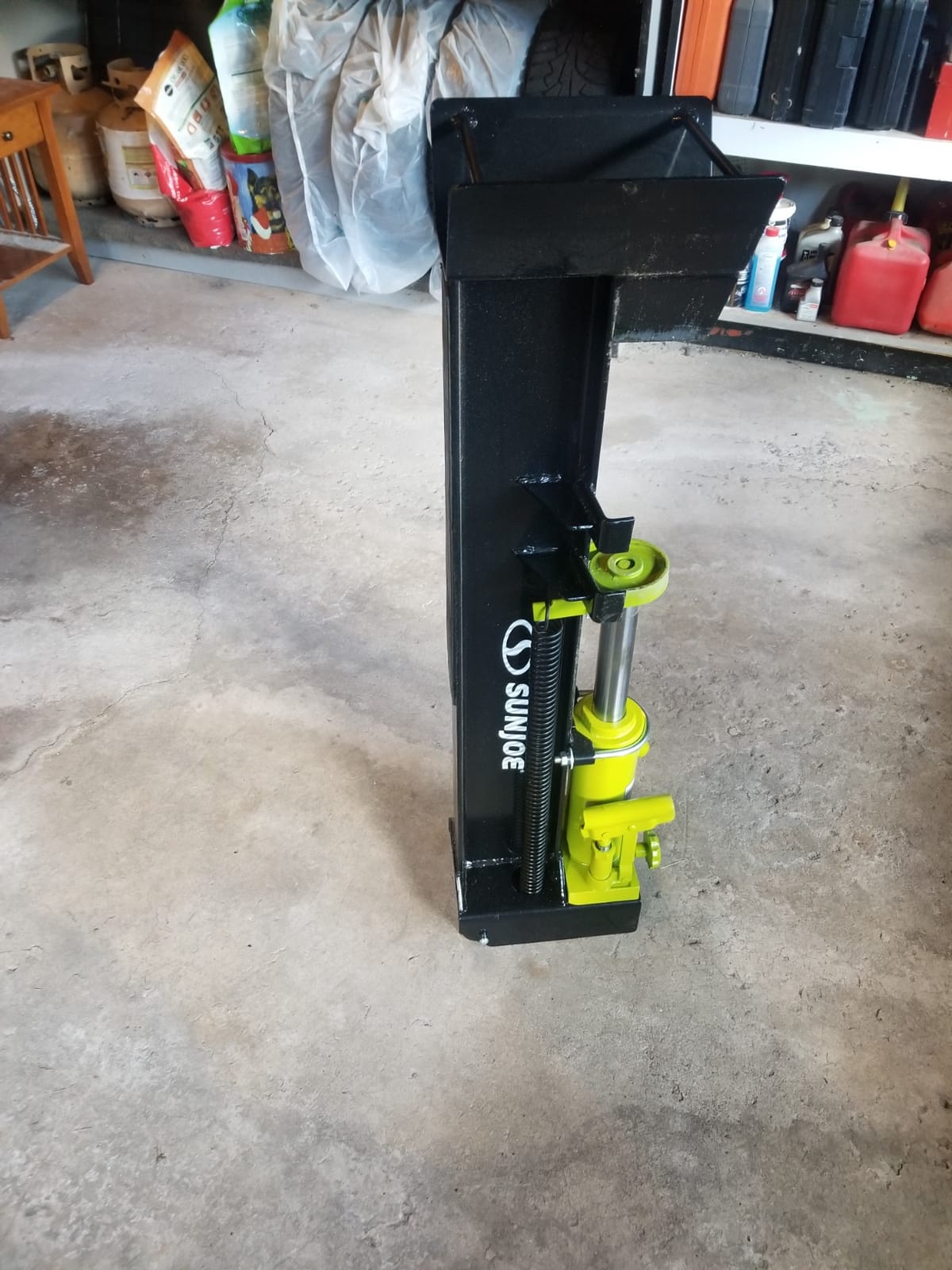 Sun Joe Cordless Manual Hydraulic Log Splitter, 10 Ton Capacity, LJ10M customer photo 2