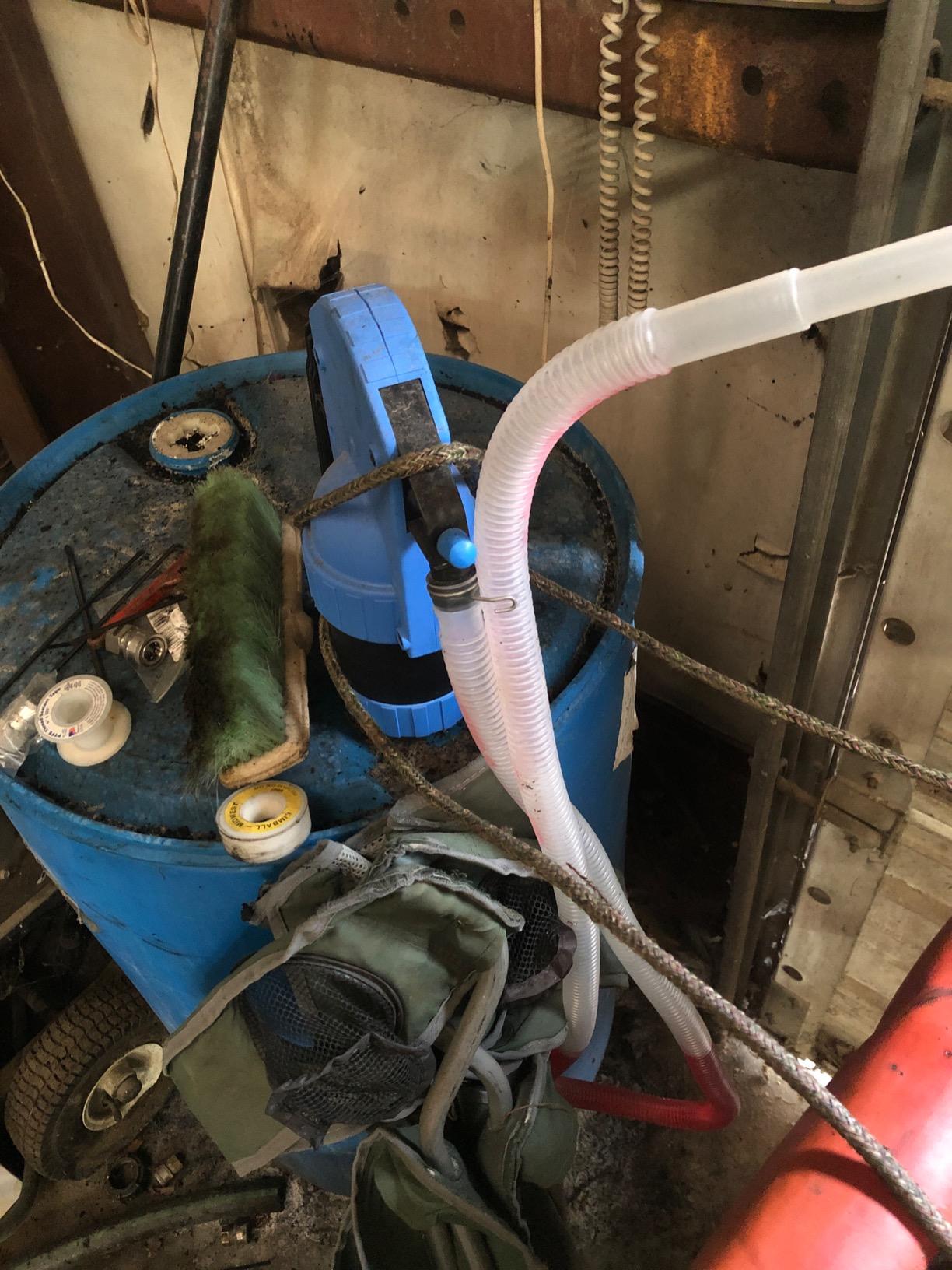 Groz 44185 Lever Action Drum Pump, 500ml Per Stroke, No Electricity Needed, for DEF/AdBlue, Oils, Antifreeze, Ag Chemicals, Fits 15-55 Gallon Drums with 2