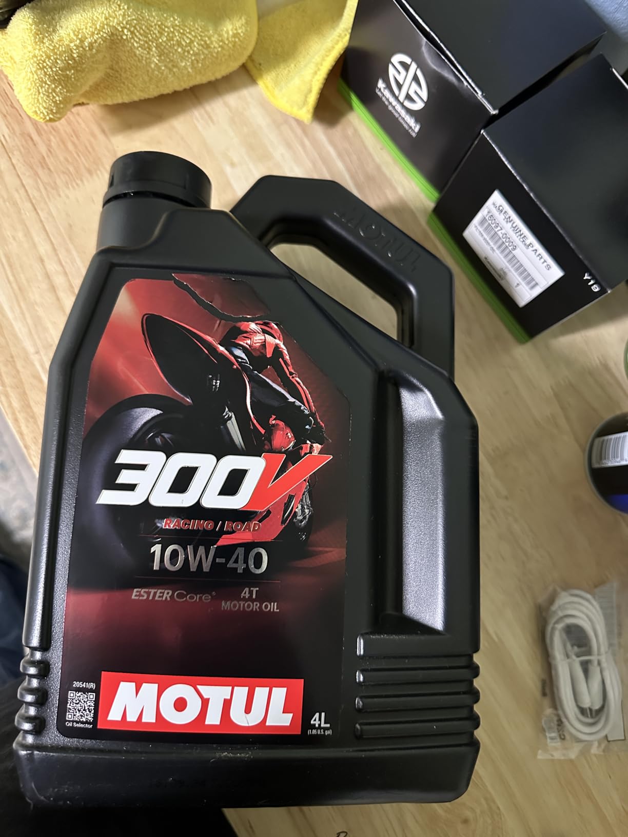 Motul 300V 15W-50 Factory Line Road Racing Engine Oil 4T, Full Synthetic, Ester Core, 4 Liter (104129) customer photo 2