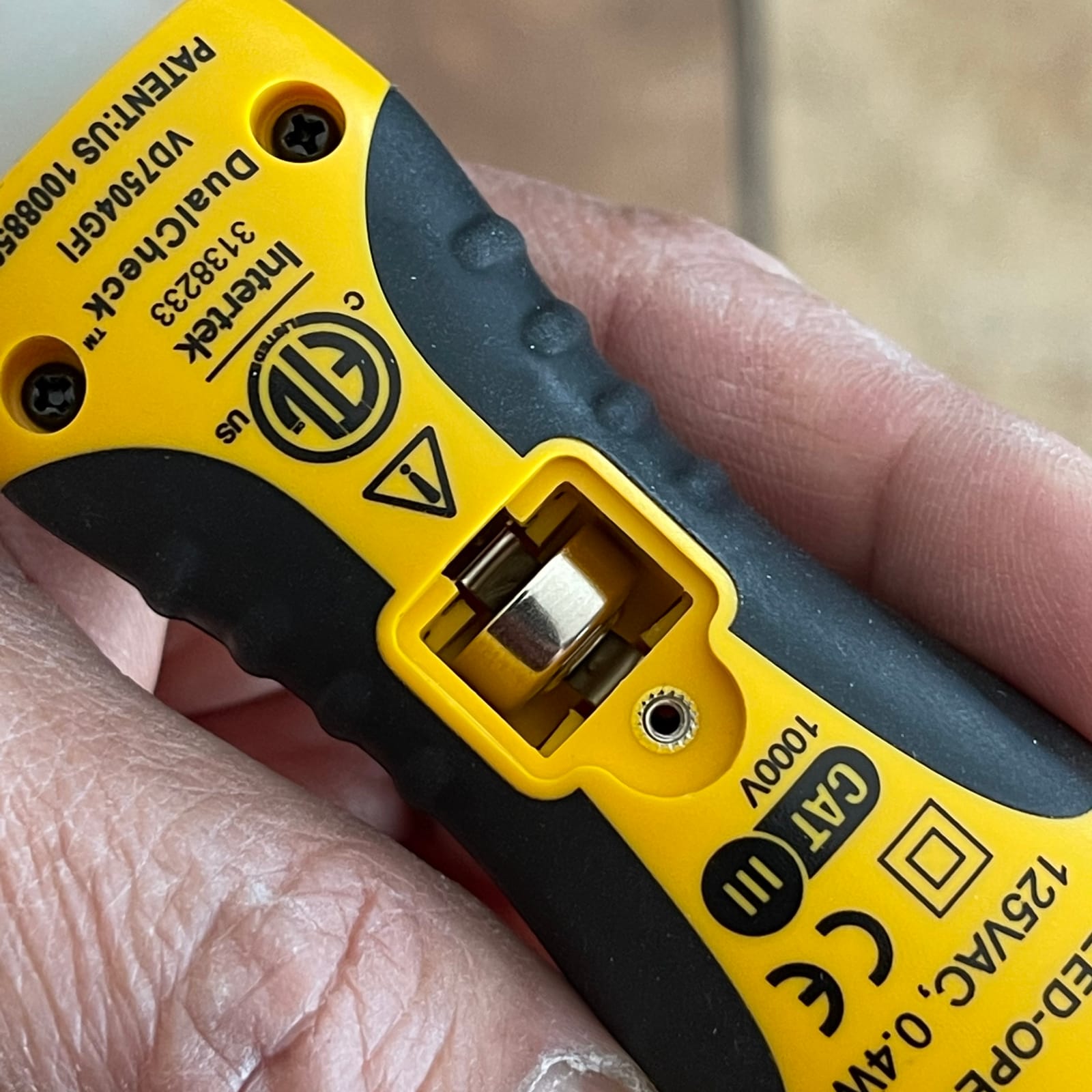 Sperry Instruments VD7504GFI DualCheck 2-in-1 Non-Contact Voltage Detector + GFCI Outlet Circuit Analyzer, 360° Visual & Audible Indicators, 50-1000V AC, 250 lb. Crush Rating customer photo 1