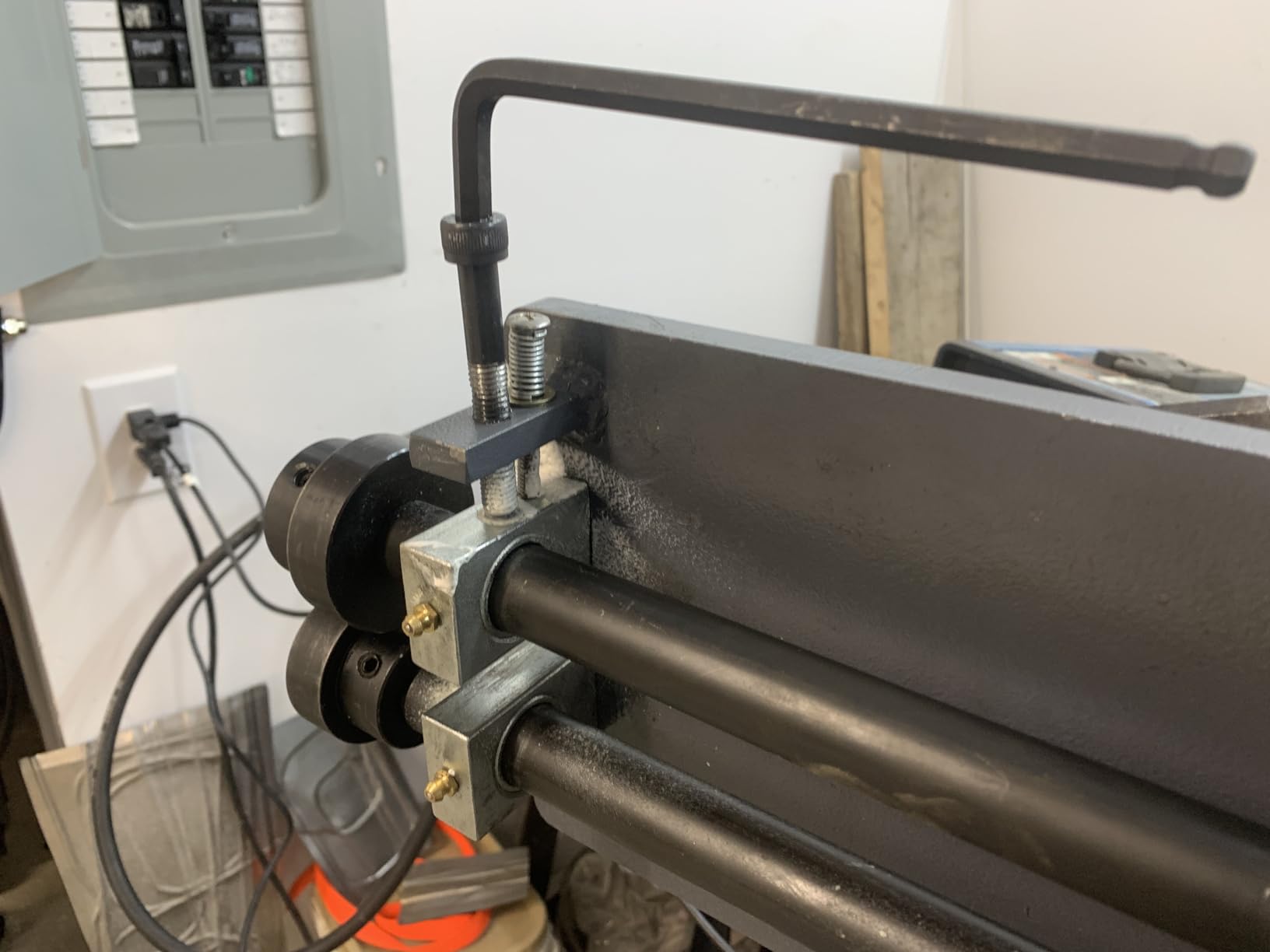 Sheet Metal Bead Roller, 18 Gauge KAKA INDUSTRIAL RM-12 customer photo 1