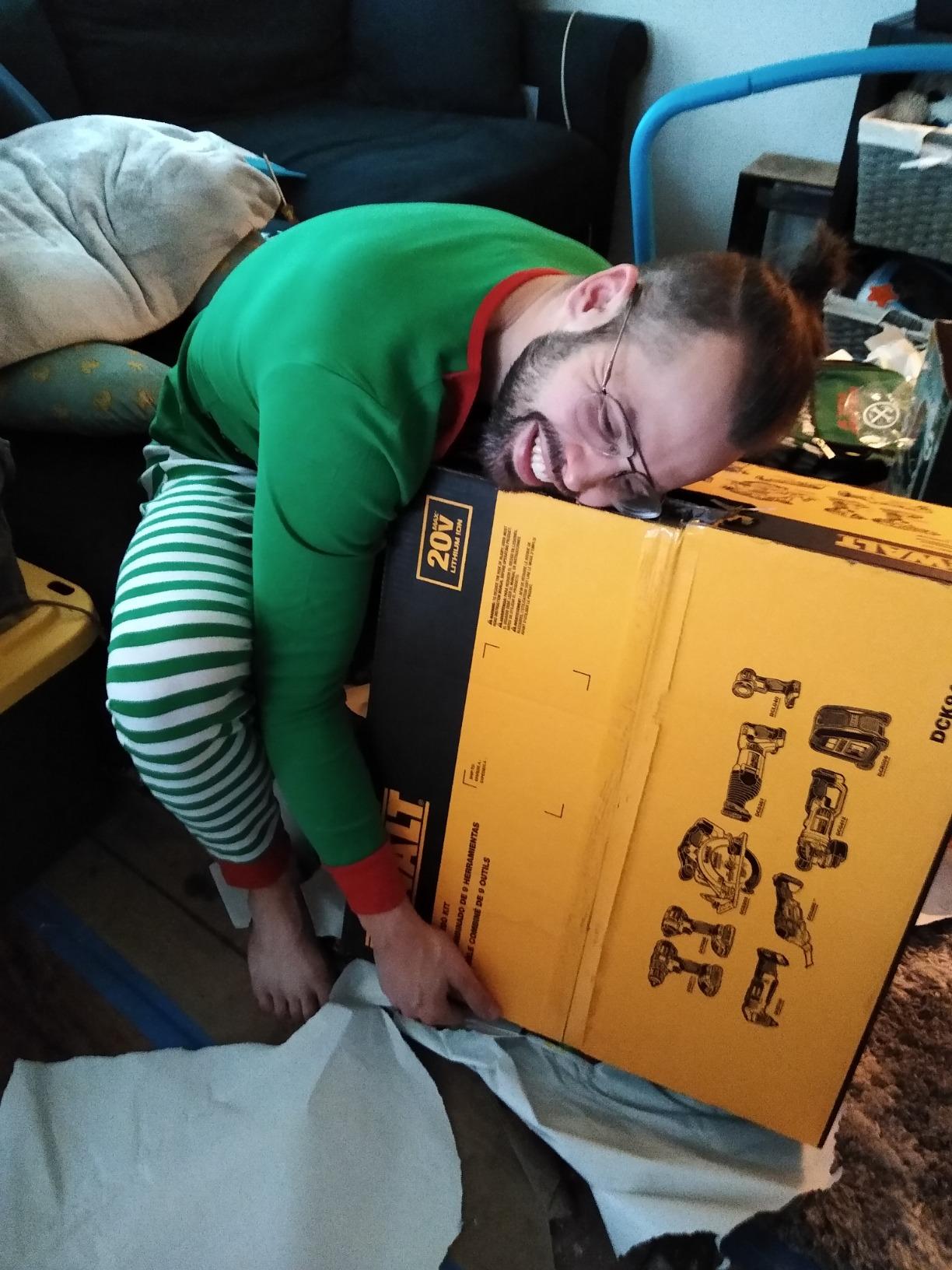 DEWALT 20V MAX Power Tools, 9 Cordless Tool Combo, Impact and Drill Driver, Oscillating Tool, Grinder,Circular and Reciprocating Saw,Right Angle Drill,Speaker,LED Light, 2 Batteries,Charger (DCK940D2) customer photo 2