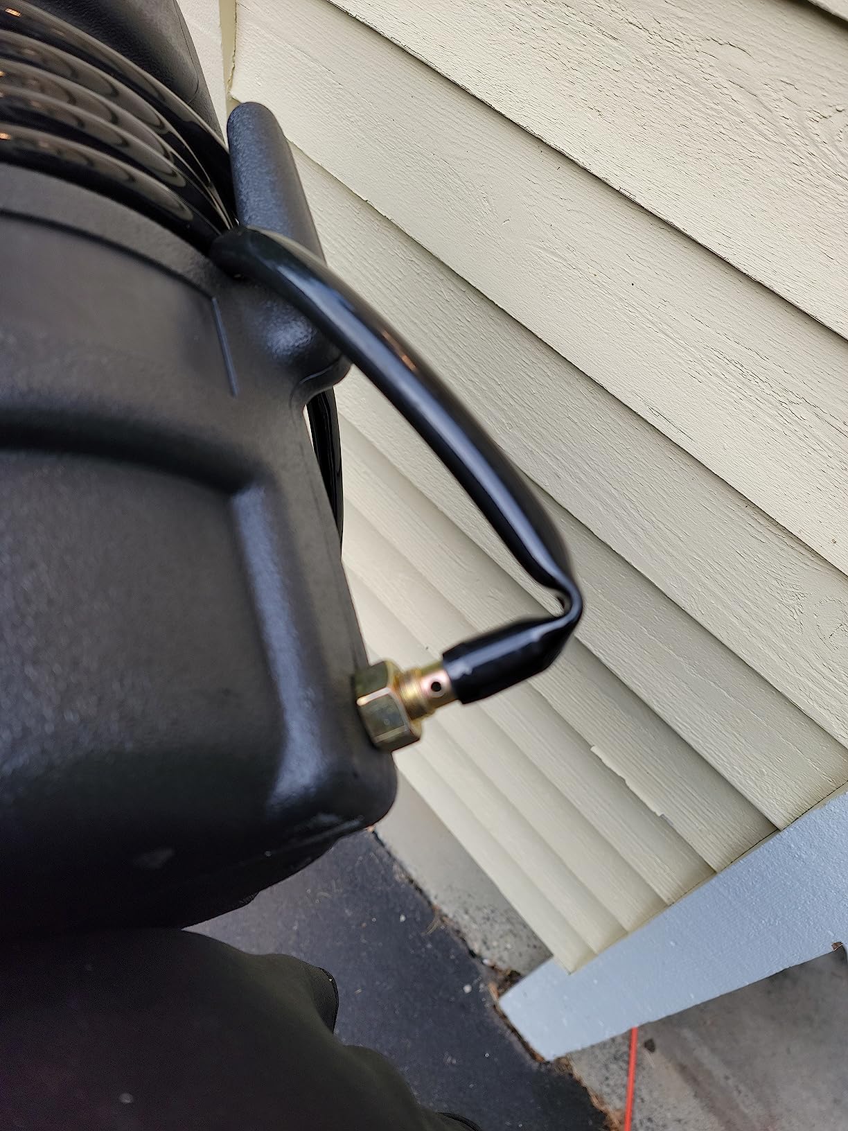 Performance Tool M549 Portable Gravity-Fed Abrasive Blaster Kit to Clean Rust, Graffiti, and Corrosion customer photo 2