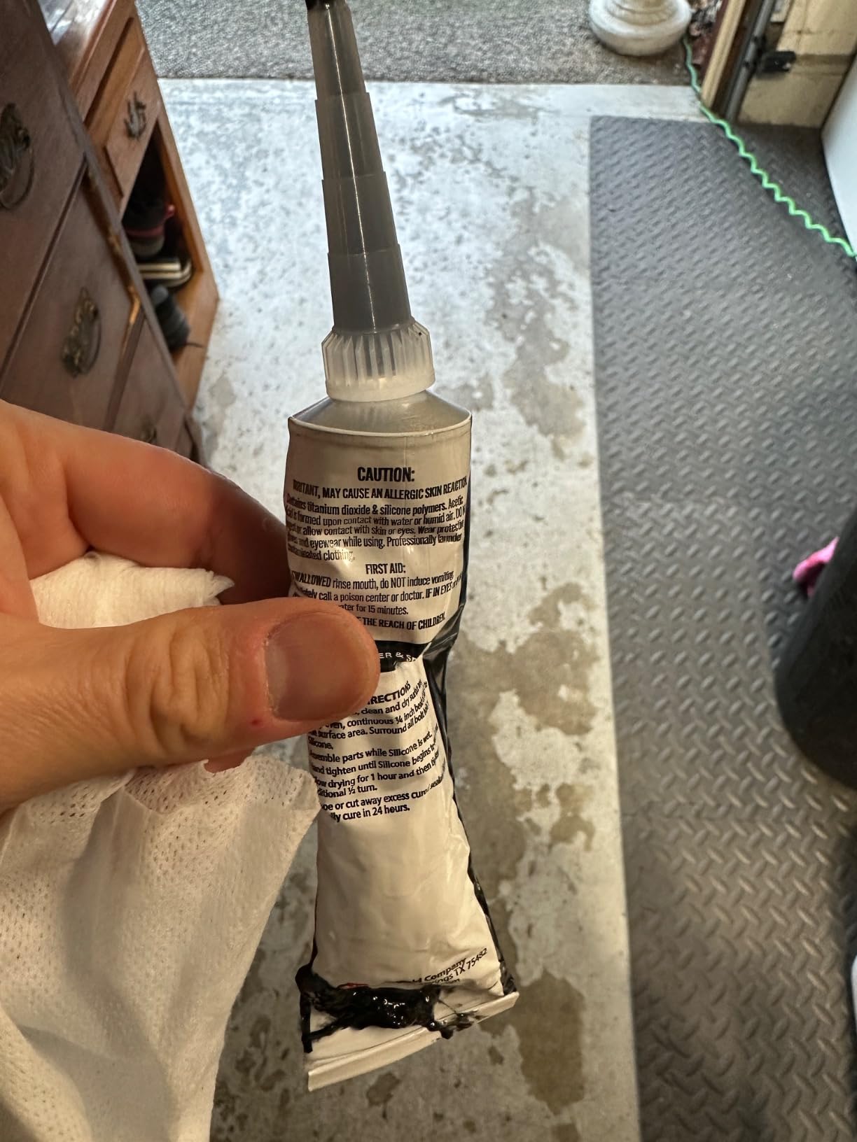 J-B Weld 32325 Ultimate Copper High Temperature RTV Silicone Gasket Maker and Sealant - 3 oz. - Copper customer photo 2