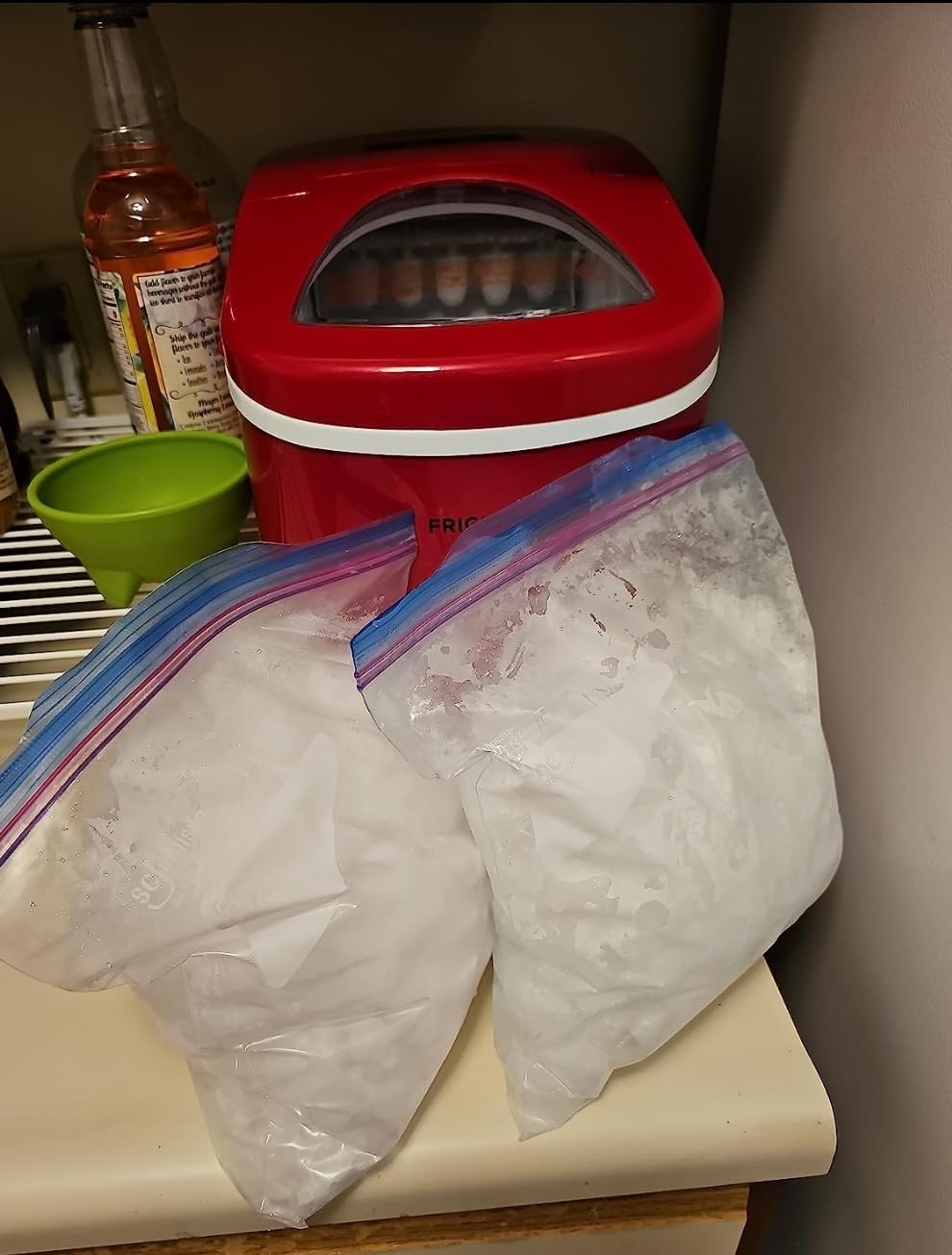 Frigidaire EFIC108 Counter top Portable, 26 lb per Day Compact Ice Maker Machine customer photo 1