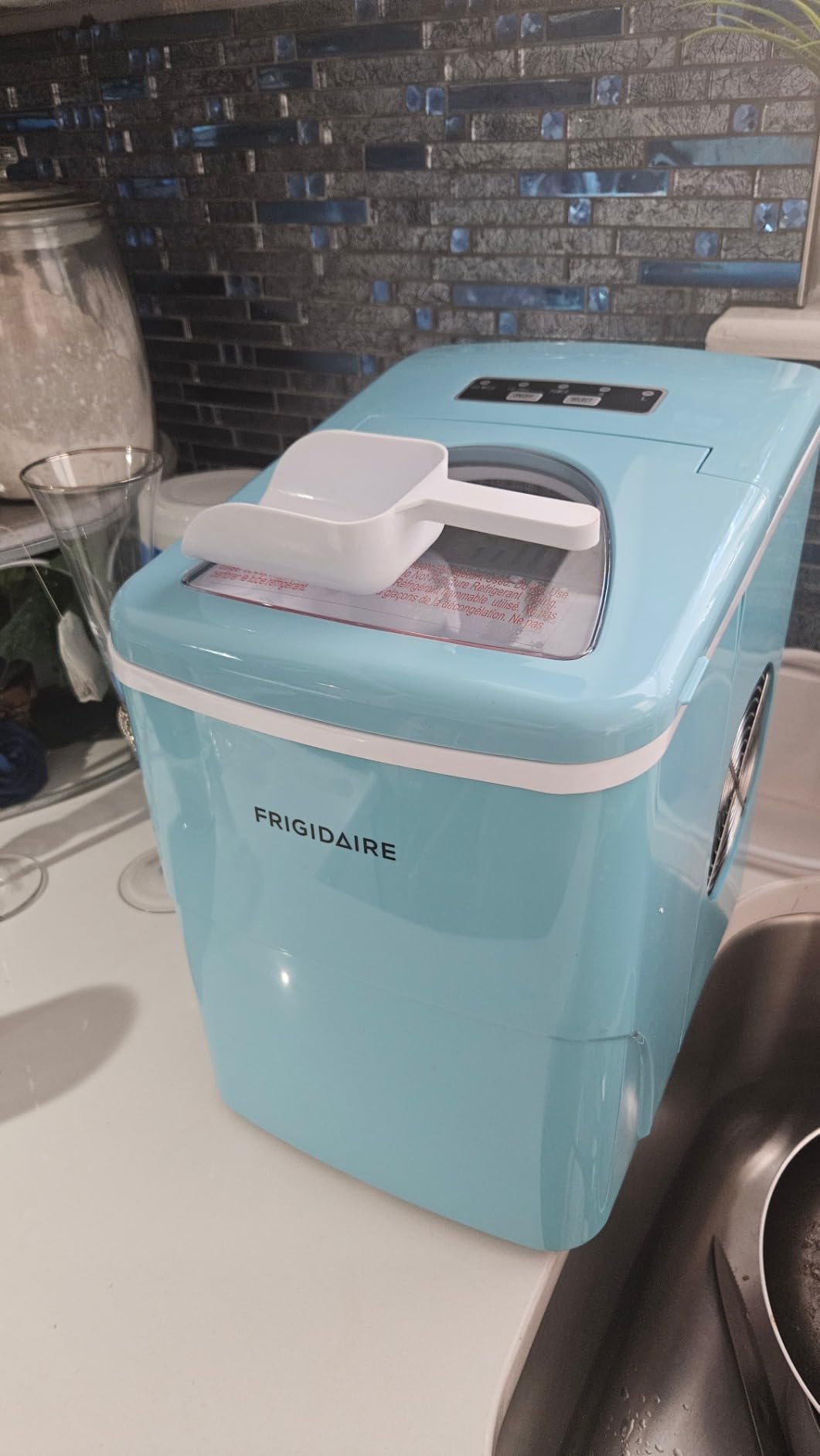 Frigidaire EFIC108 Counter top Portable, 26 lb per Day Compact Ice Maker Machine customer photo 2