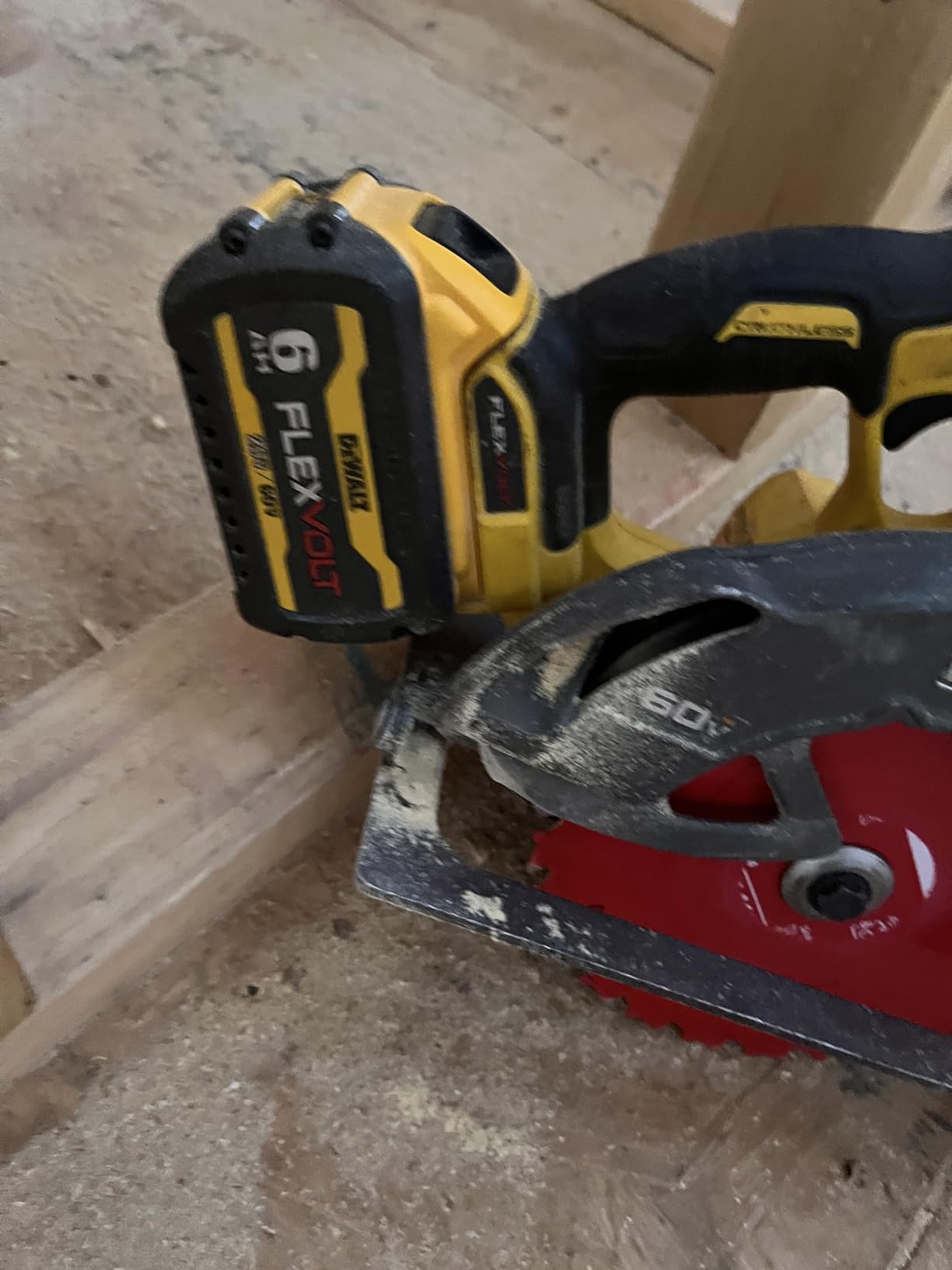 DEWALT FLEXVOLT 20V/60V MAX Lithium Ion Battery, 6.0-Ah (DCB606) customer photo 1