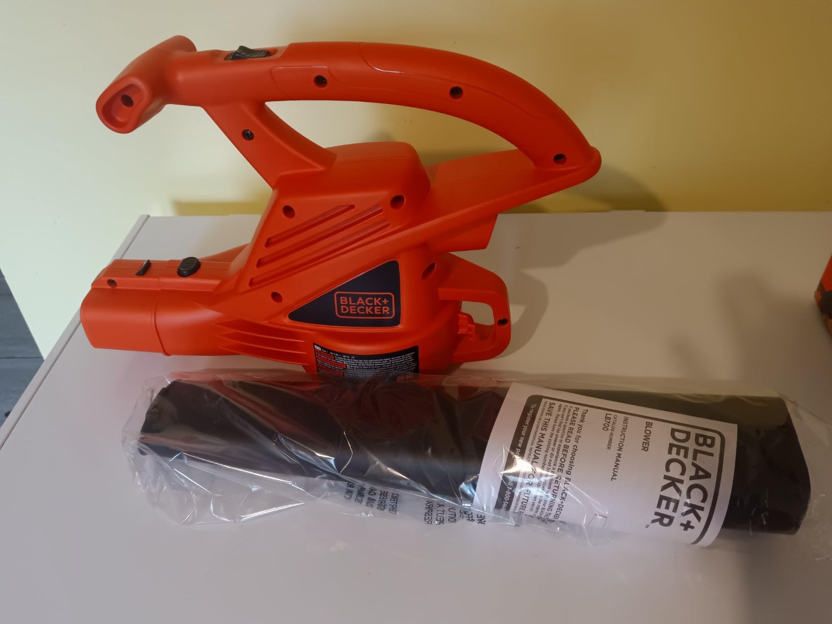BLACK+DECKER Electric Leaf Blower, Handheld Blowers for Lawn Care, Lightweight, 180 MPH 180 CFM, 7-Amp, Corded (LB700) customer photo 2