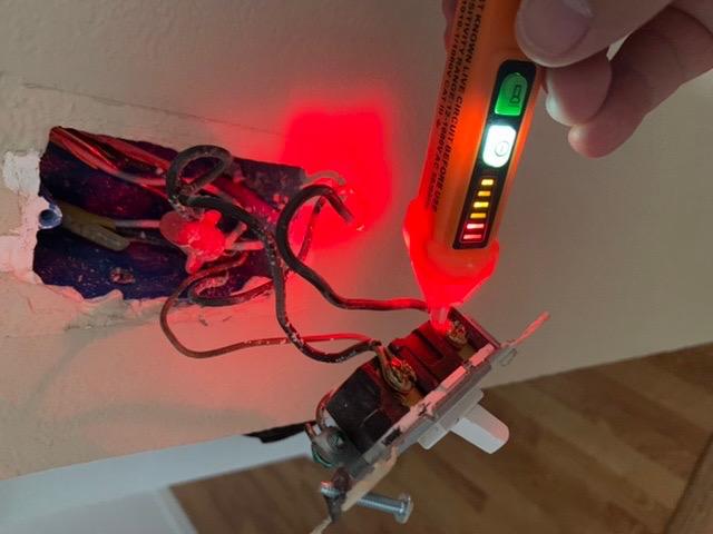 Neoteck Non Contact Voltage Detector 12-1000V AC Voltage Tester customer photo 1