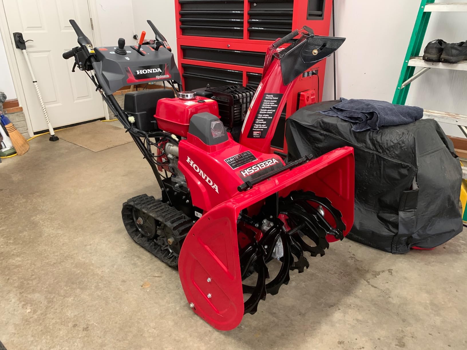 Honda HSS1332 31.9-Inch Two Stage Snow Blower (HSS1332AATD) customer photo 1