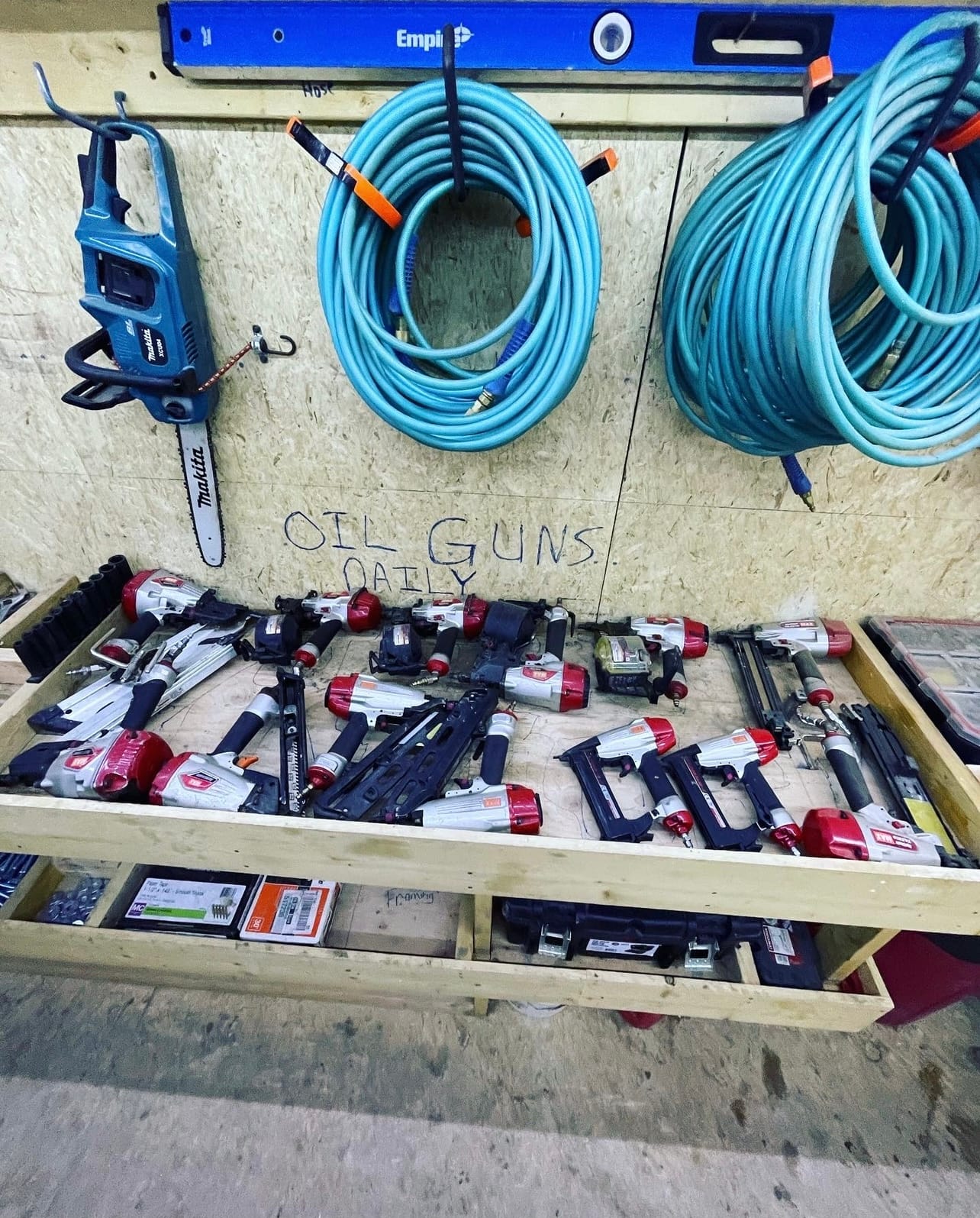 MAX USA CORP SuperSider CN565S3 Siding Coil Nailer up to 2-1/2