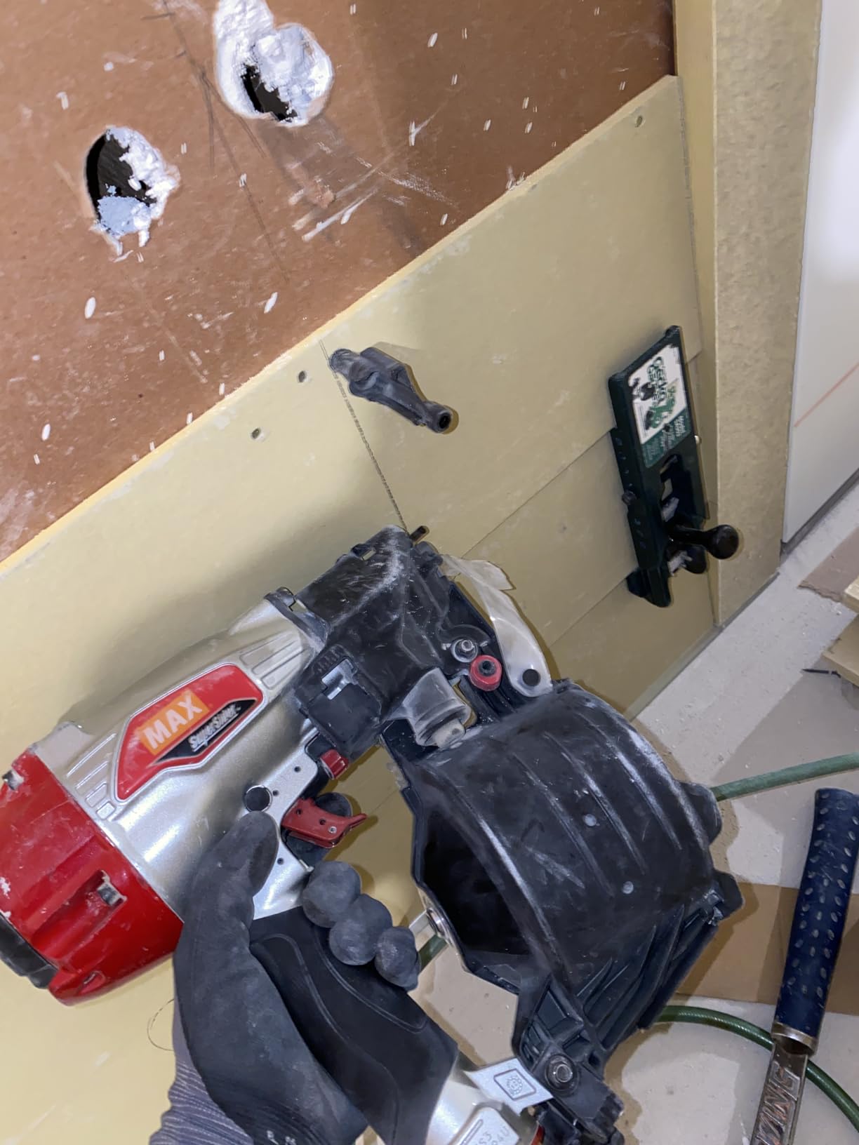 MAX USA CORP SuperSider CN565S3 Siding Coil Nailer up to 2-1/2