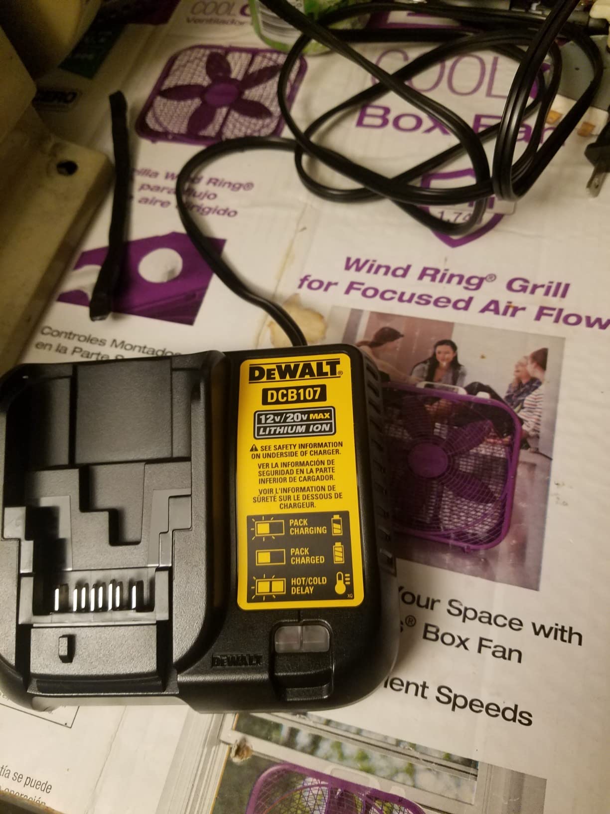 DeWALT DCB107 12V/20V MAX Lithium Ion Charger (Bulk Packed) customer photo 2